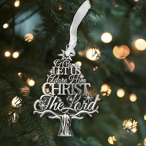 Miniatura 5 de Adorno colgante de Navidad grabado en forma de árbol de metal plateado con texto en inglés "O Come Let Us Adore Him Christ the Lord", 2.75 pulgadas