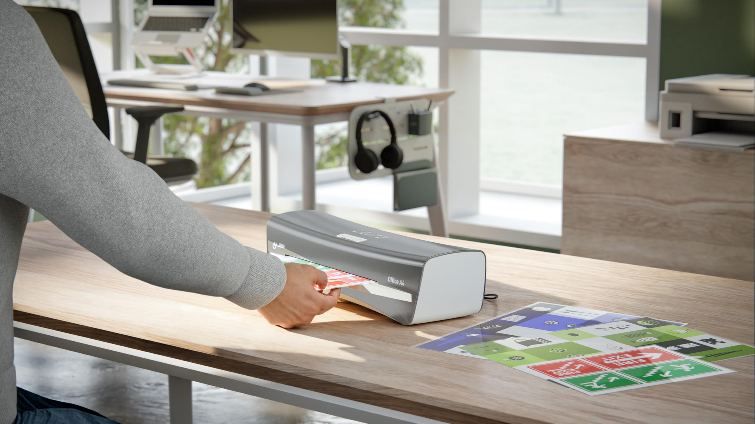 Leitz iLAM Office A4 Laminator, Ekstremalnie szybkie nagrzewanie w 1 minutę, 75-125 Micron, Inteligentny status LED, Automatyczne wyłączanie, Zawiera 5 x A4 worków laminacyjnych, Szary/Biały, 72510084