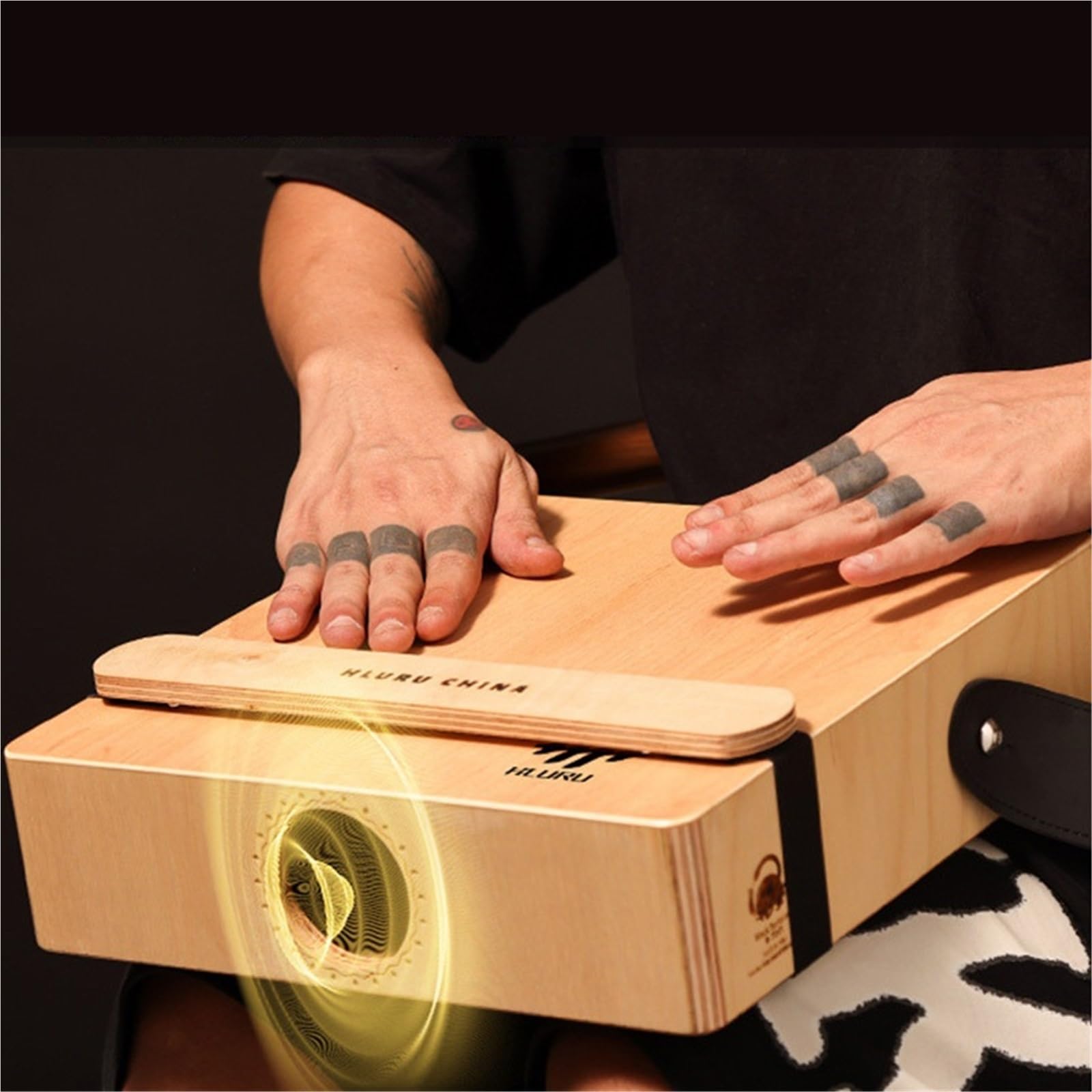 Tamburo a forma di scatola cajon in legno