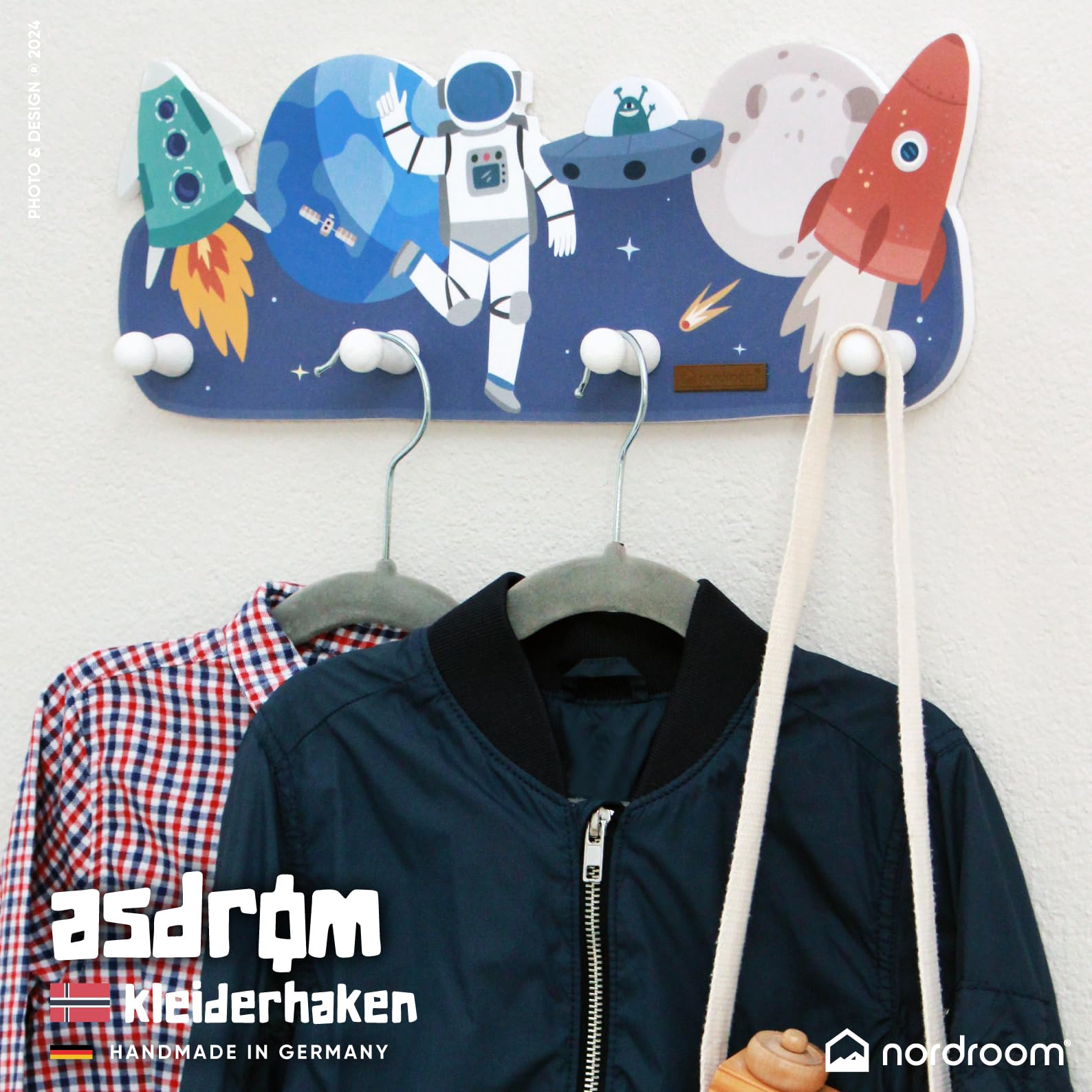 Children's Wardrobe with 4 Hooks, Wall Coat Rack with Space Astronaut for Children's Rooms - Image 2
