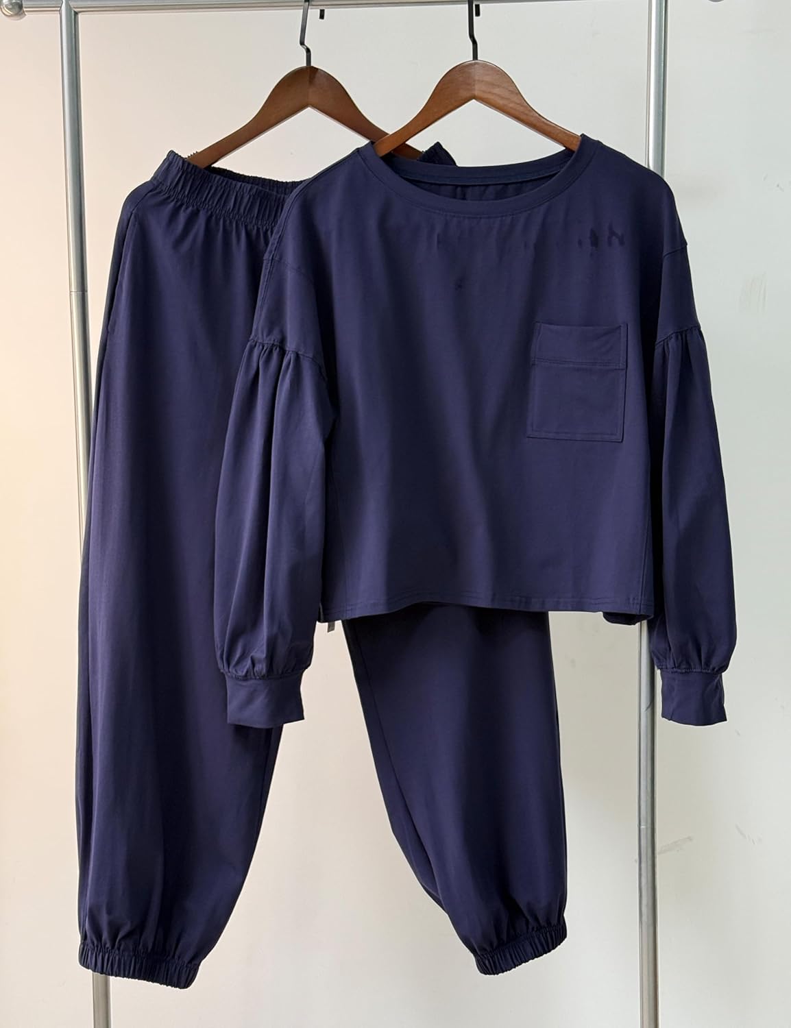 Women’s 2 Piece Lounge Set Lantern Sleeve Top Jogger Pants Matching Set Comfy Travel Everyday Outfit