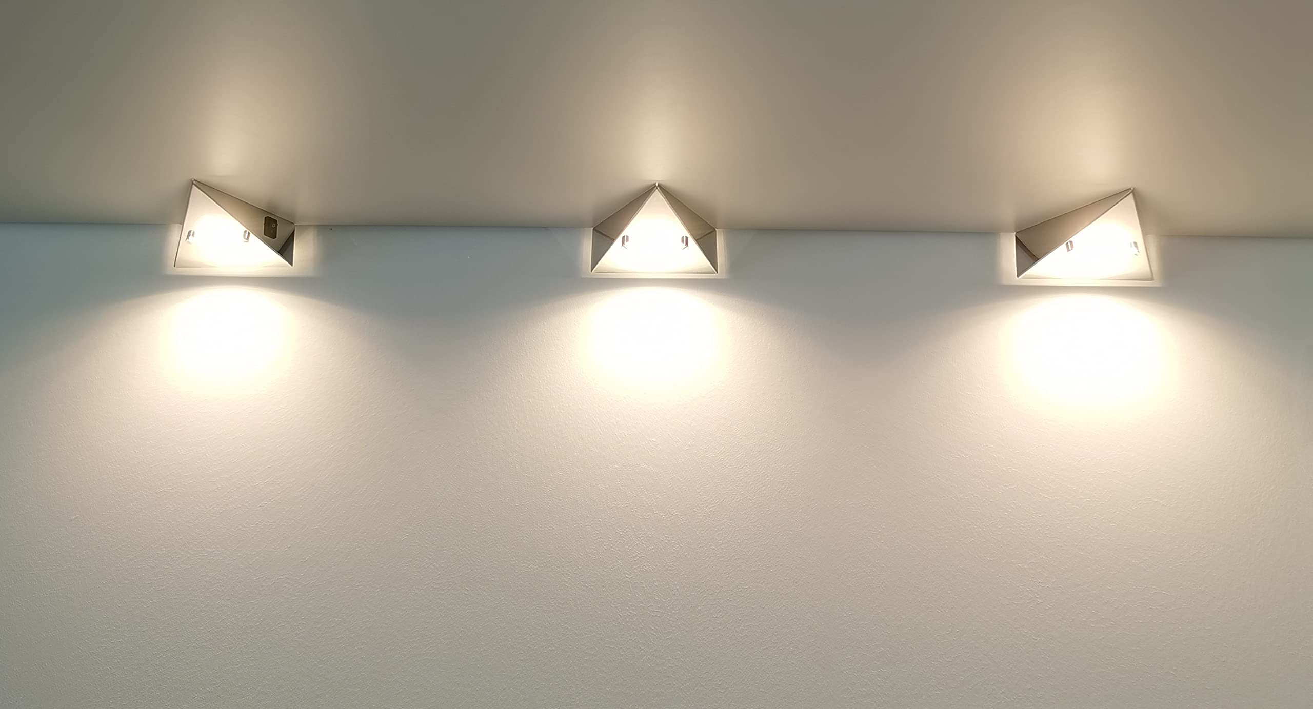 Trango 4er Set 6739-42N Küche Unterbauleuchte inkl. 4x 4,8 Watt LED Modul 3000K warmweiß *COOK* Einbauleuchte - Einbaustrahler aus Edelstahl Dreieckleuchte m. Schalter, Schrankleuchte, Küchenleuchte
