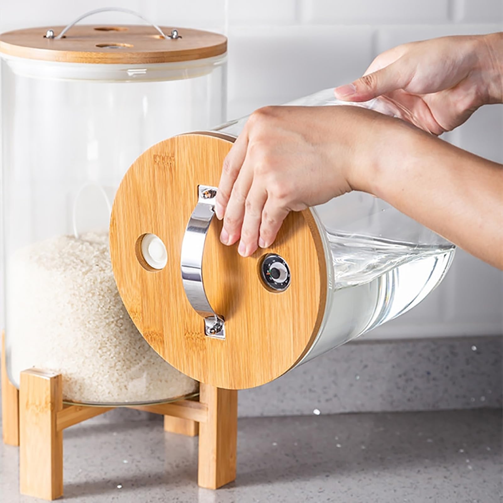 Amazon｜米びつ 5kg ライスディスペンサー 計量カップ付 密閉米びつ