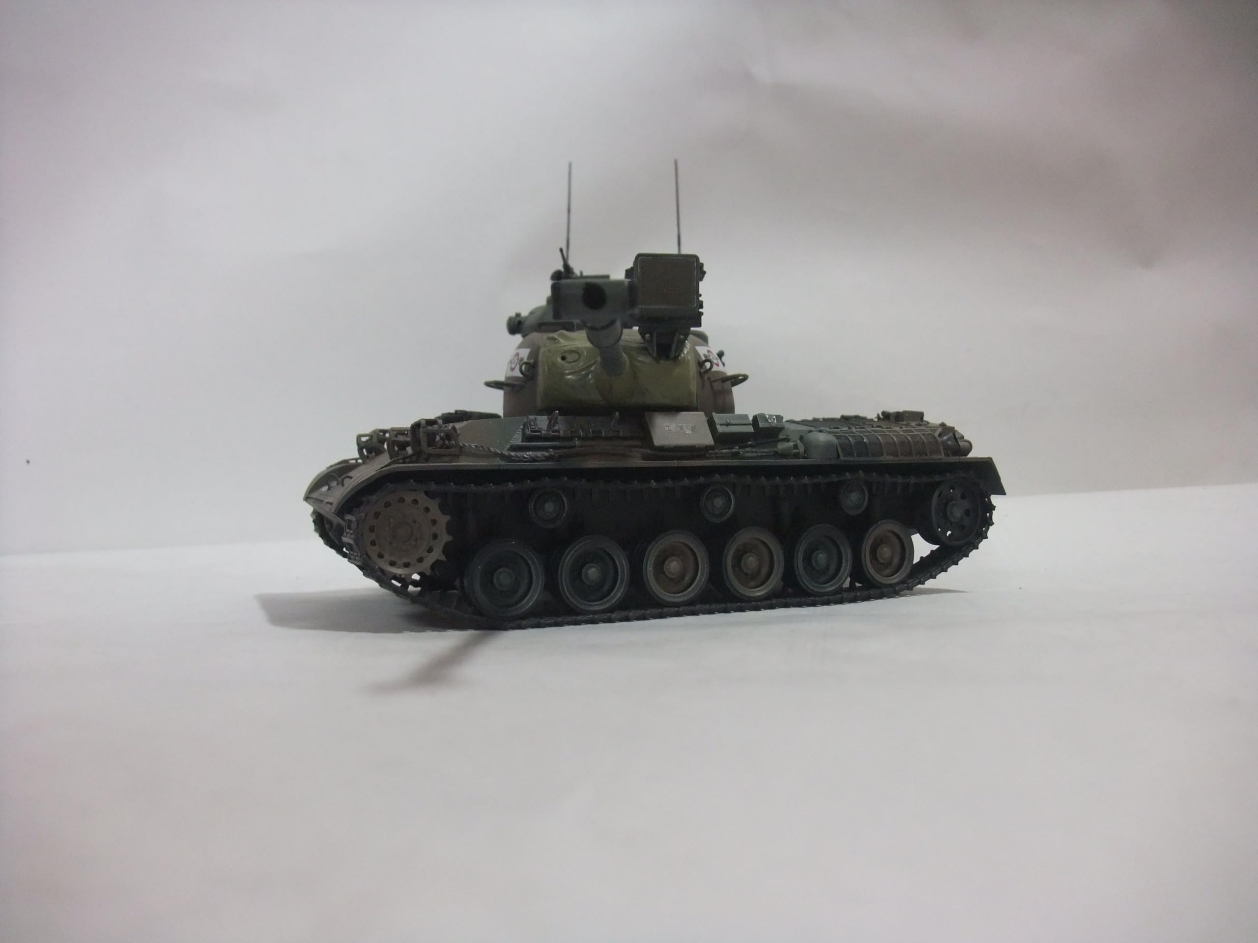 Amazon | 完成品 陸上自衛隊61式戦車改修型 縮尺35分1サイズ