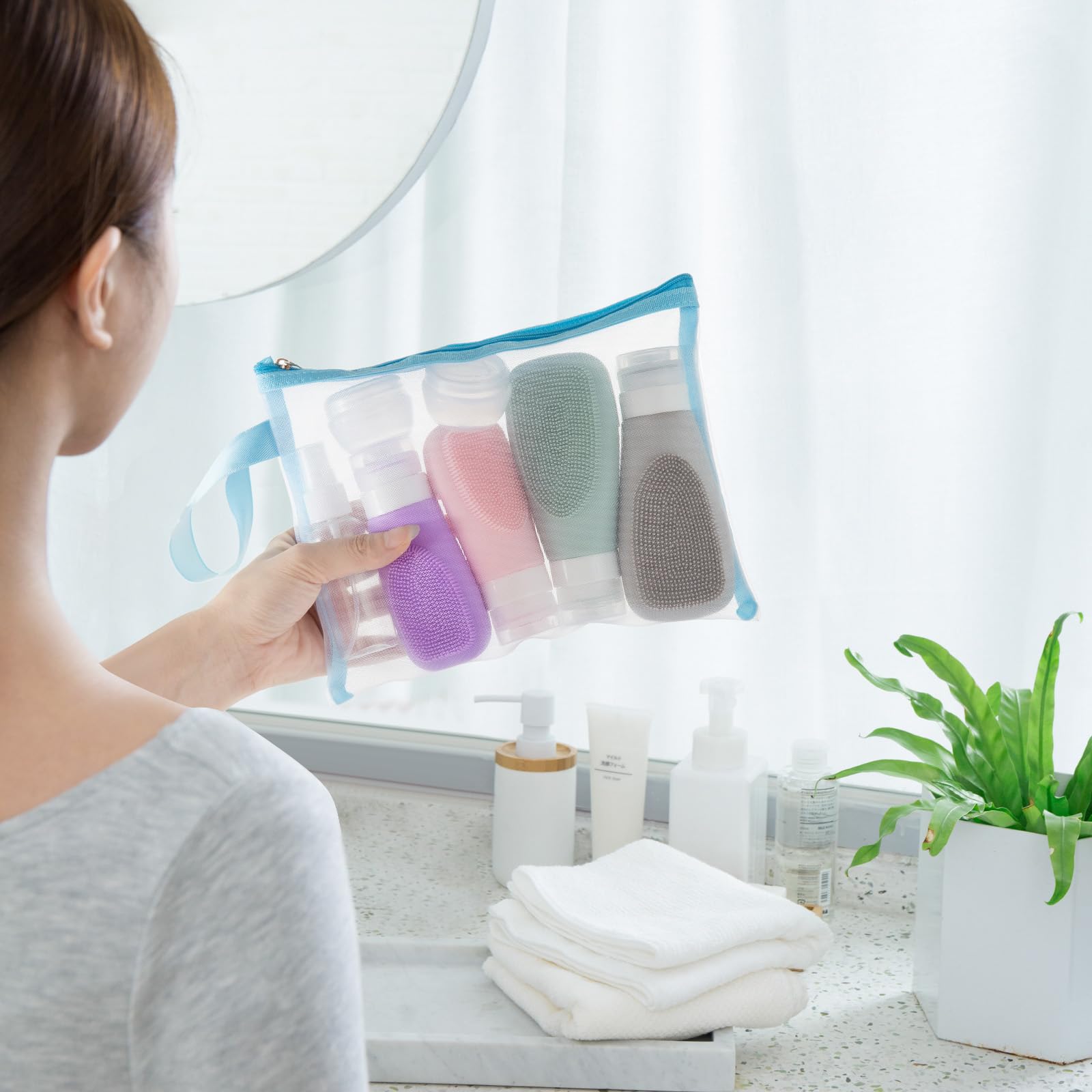 Reiseflaschen-Set, Silikon-Reiseflaschen, auslaufsicher, quetschbar, nachfüllbar, Zubehör, 60 ml, für Toilettenartikel für Shampoo, einfach zu drücken, tragbare Reiseutensilien mit Gesichtsbürste, 11