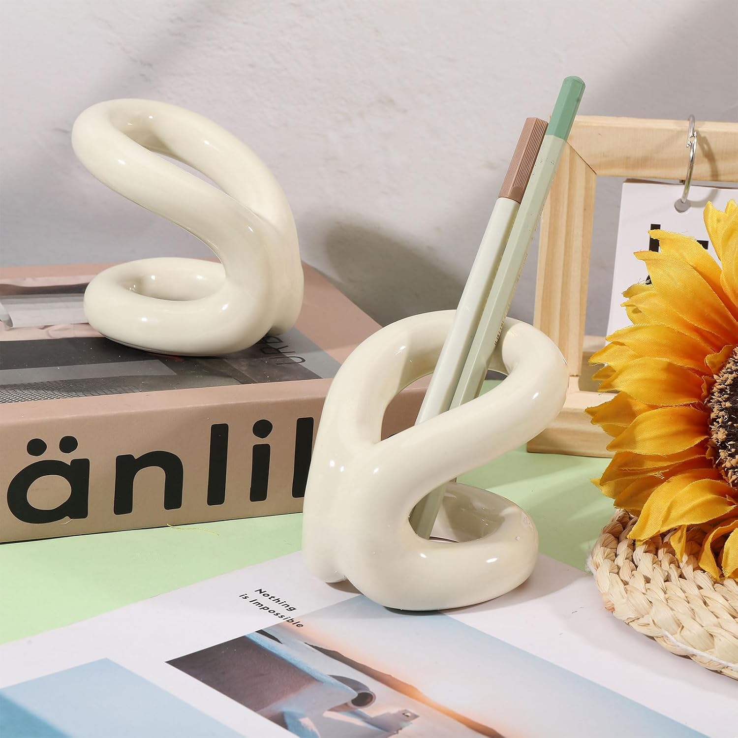 2pcs Knot-Shaped Toothbrush Holders for Bathrooms Mini Ceramic Toothbrush Storage Rack Toothpaste Holder for Couple Countertop Decorative Stand for Makeup Brush