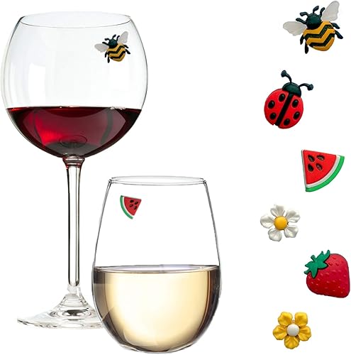 Simply Charmed Dijes magnéticos para copa de vino con abeja, fresa y flores, juego de 6 divertidos marcadores de bebidas o identificadores de
