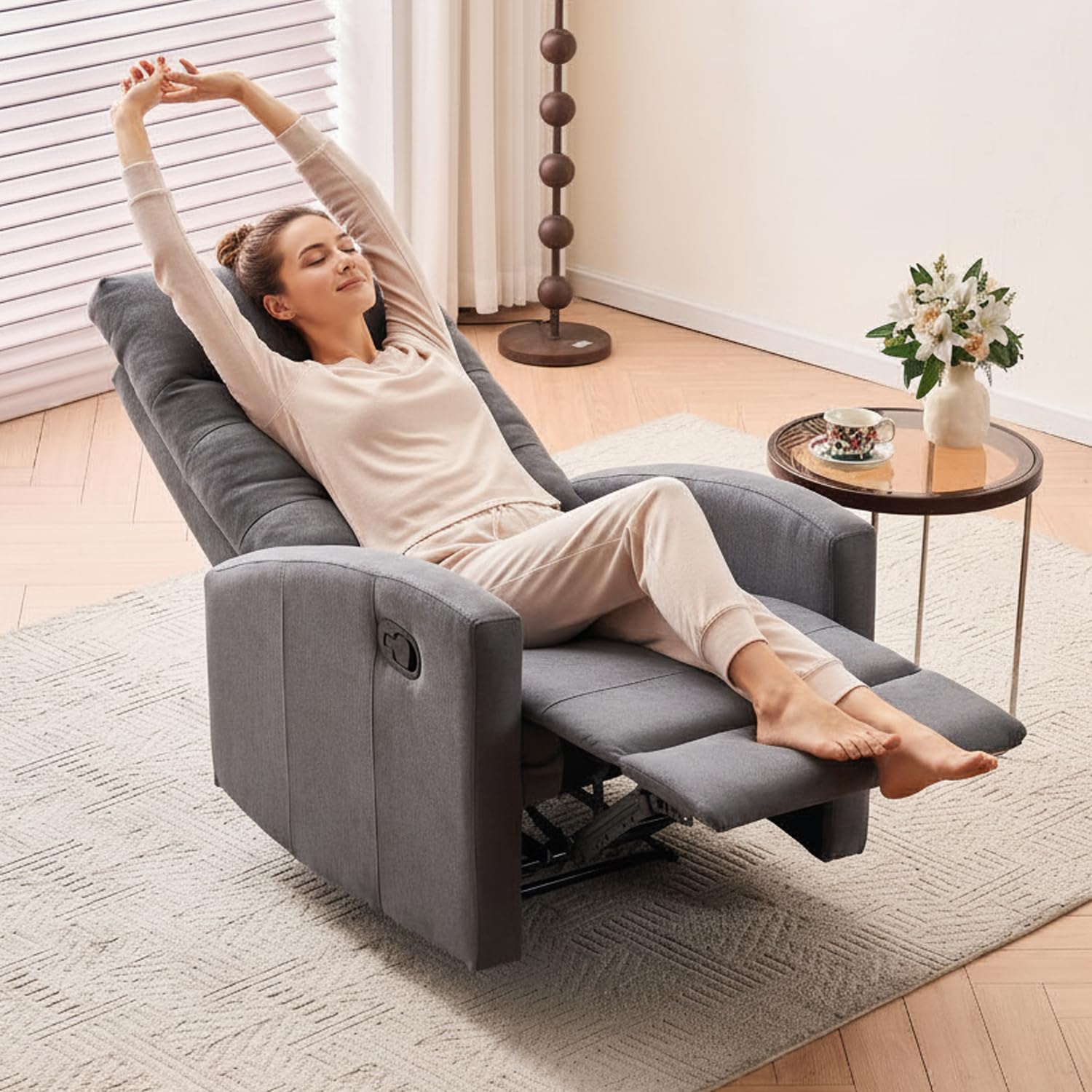 Marvin Poltrona Relax Reclinabile Manuale con Poggiapiedi Solena, Schienale Regolabile Seduta Ergonomica in Tessuto per Arredo Salotto, Soggiorno e Ufficio (Grigio)