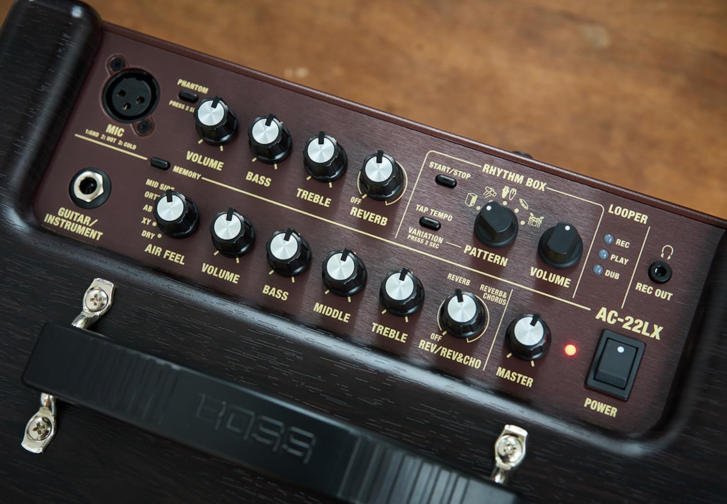 Boss AC-22LX Tragbarer Akustikverstärker für Gitarre und Gesang + keepdrum Klinkenkabel