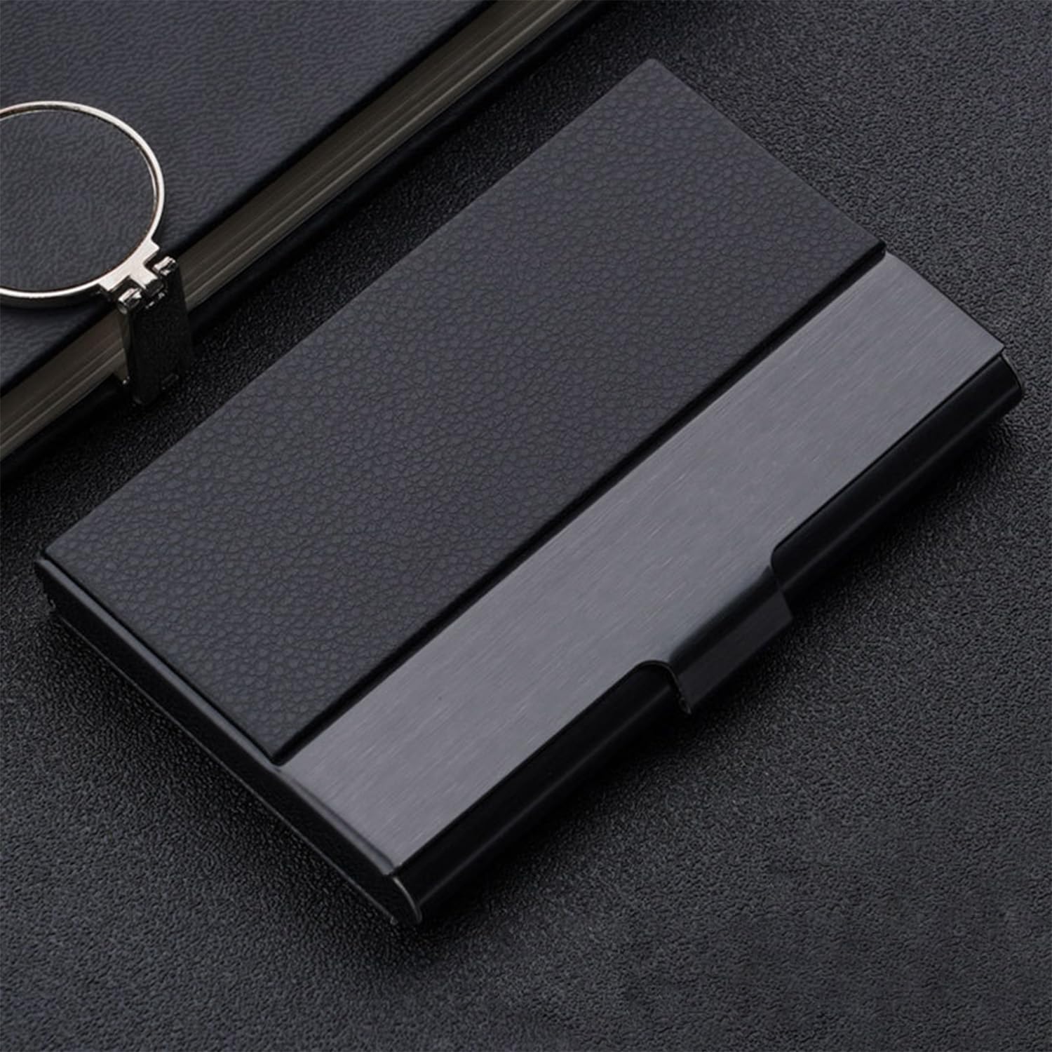 Visitenkartenetui Personalisiertes, 95*61*13mm Personalisierter Leder Visitenkartenhalter mit Anpassbarem Namen, Ausweisetui aus Edelstahl, Etui mit Individueller Textunterschrift (Litschi Schwarz)