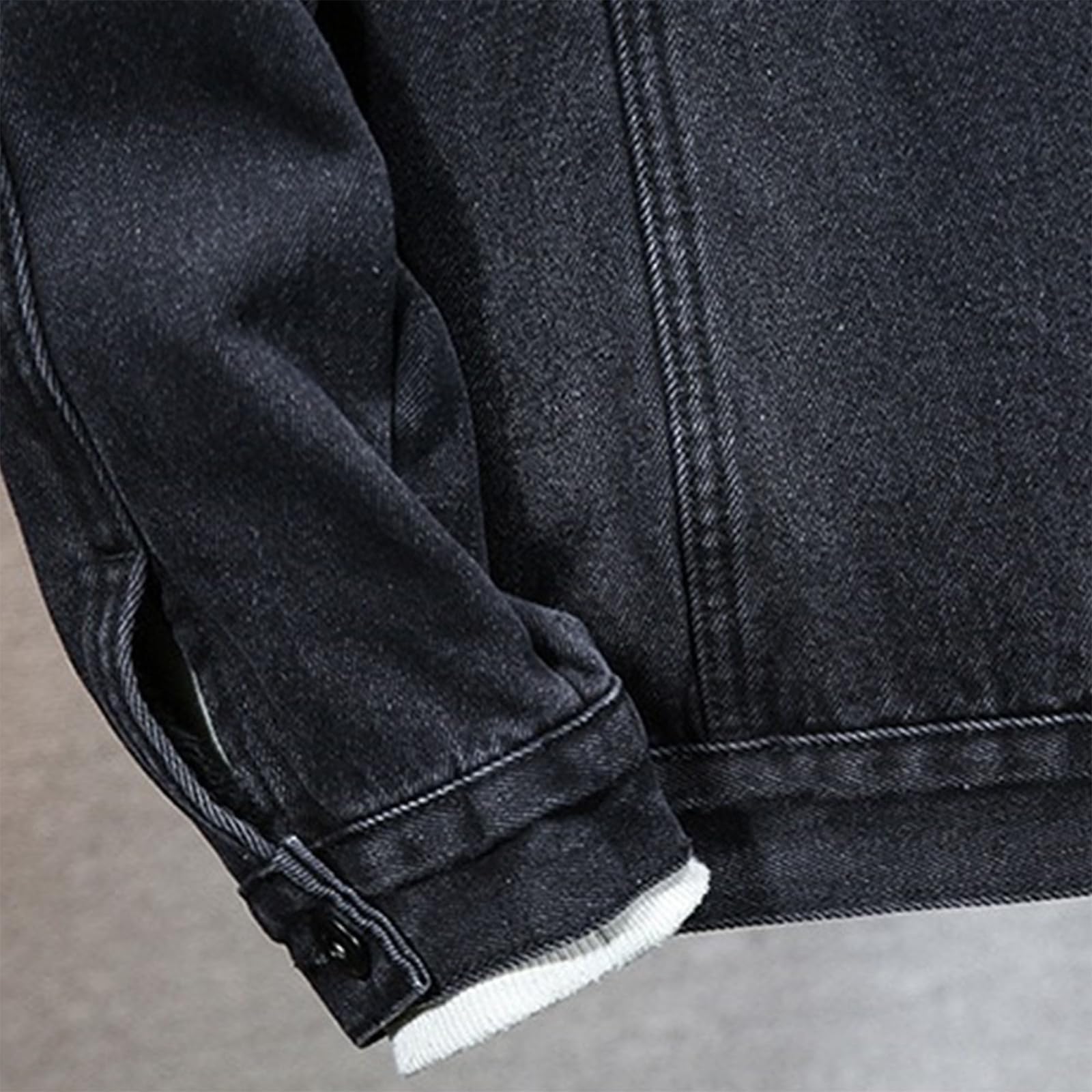 Chaqueta vaquera estilo camionero con capucha desmontable para hombre, forrada con borreguillo sintético y forro polar. Colección de moda 2025.