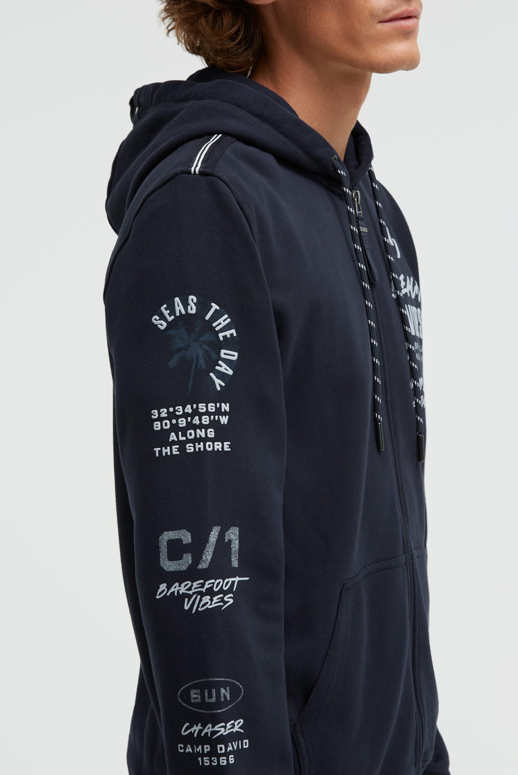 Camp David Herren Kapuzensweatjacke mit Ärmel-Print