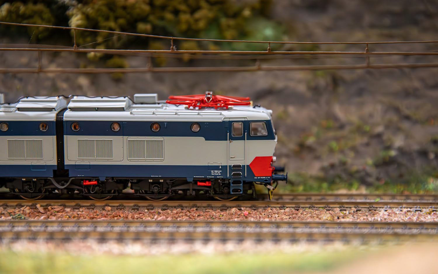 Rivarossi HR2968 FS, E.656 4a serie livrea originale, senza grondaia, con ammortizzatori, ep; locomotiva elettrica V