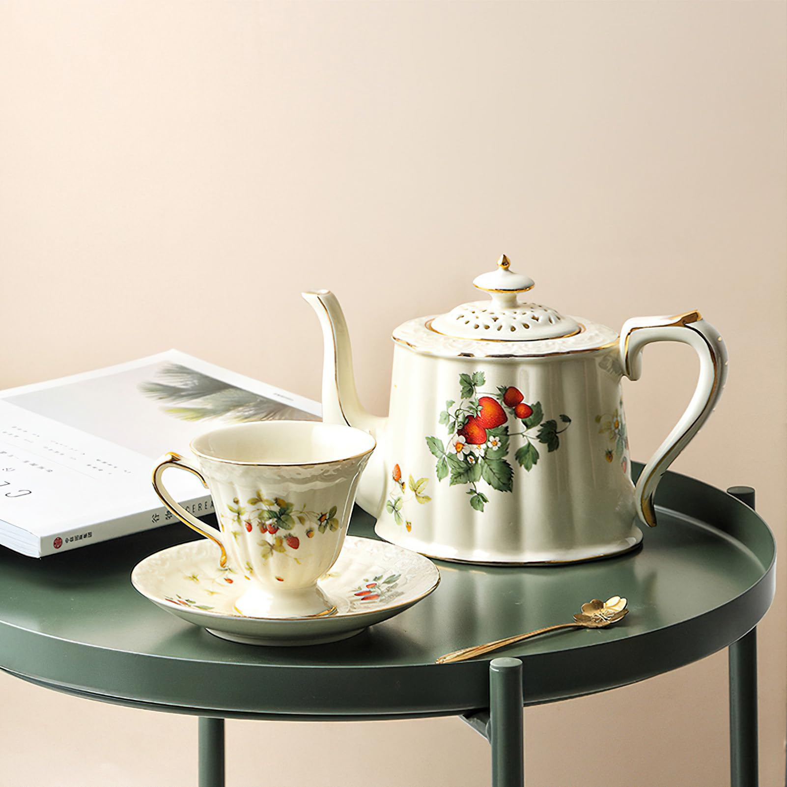 Juego de taza de té y platillo de porcelana, taza de café de cerámica de 250 ml con platillo y cuchara, taza de café vintage con ribete dorado para mamá, mujer, día de la madre, patrón retro de fresa