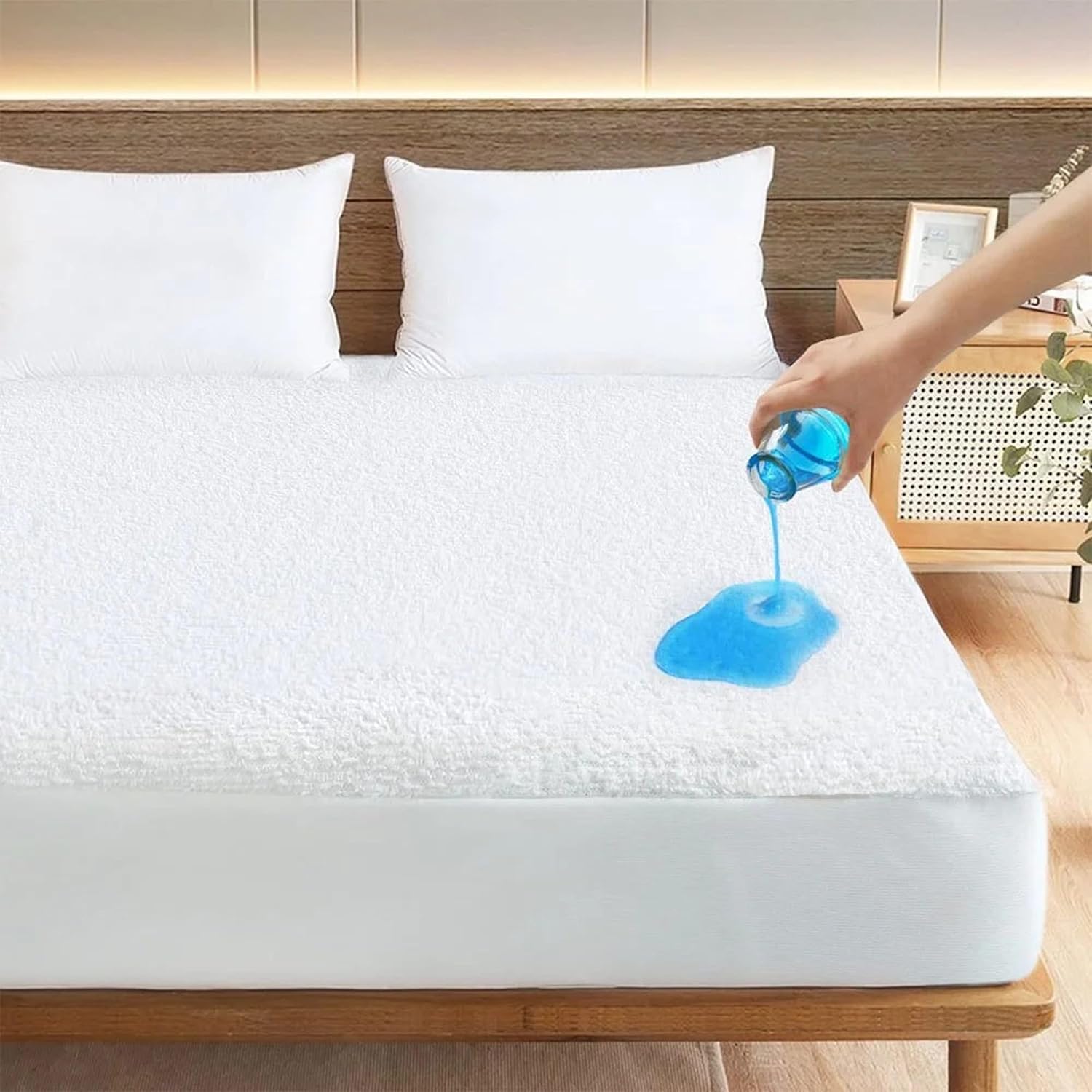 Rajlinen Premium Super Queen Mattress Protector Waterproof Cooling Fitted Sheet Fits Up to 16 Inch Deep Pocket Soft