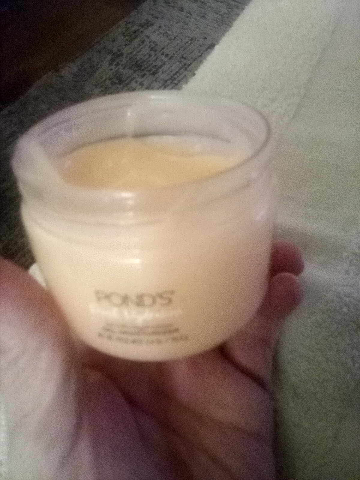 POND'S POND’S Fresh Hydration Gel Moisturizer – 24 HR Hydration with Orange Extract & Vitamin C – Alcohol & Oil-Free Face Moisturizer – Dermatologist Tested, 3.4 oz
