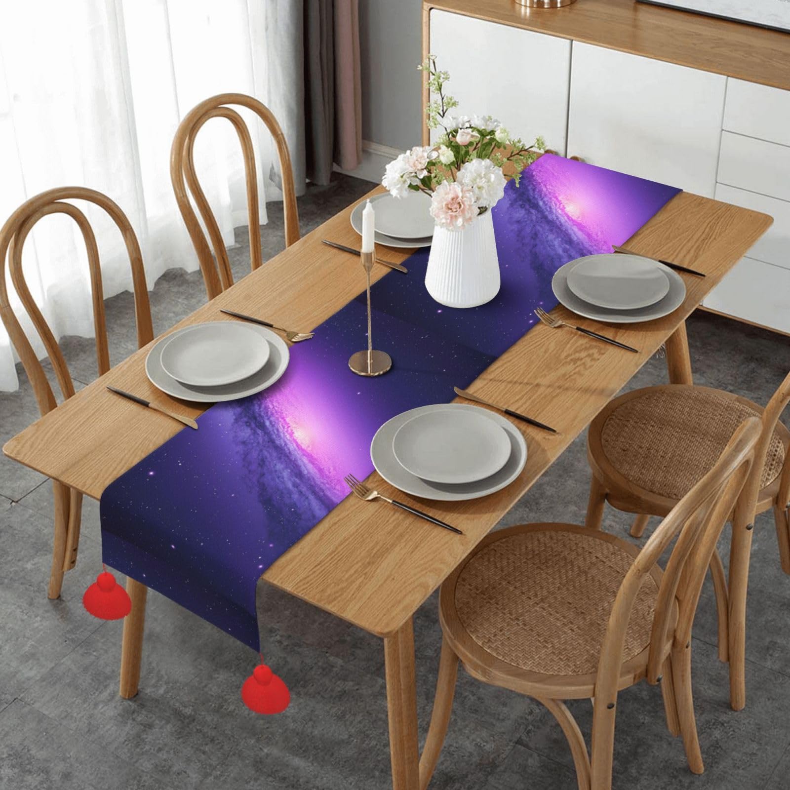 Chemin de table de Noël avec pompon déco cuisine et extérieur violet