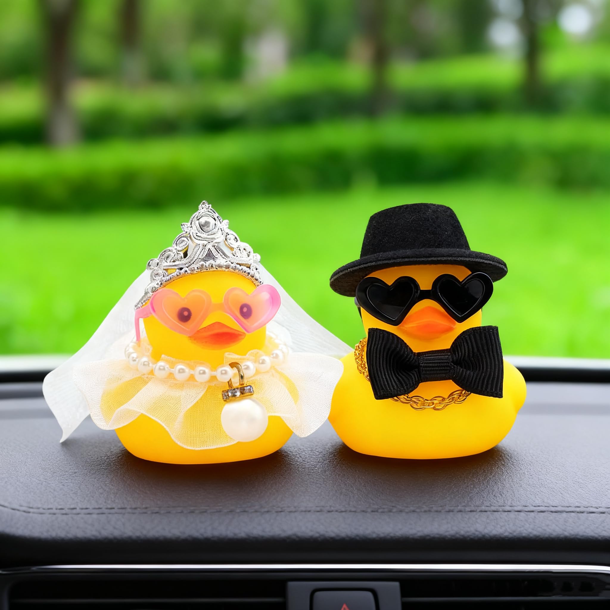 Zestaw 2 szt. piszczącej kaczki ślubnej, zabawny prezent ślubny dla młodej pary, gumowa kaczka dla panny młodej i pana młodego, w okularach w kształcie serca, welonem i cylindrami, kaczką kąpielową
