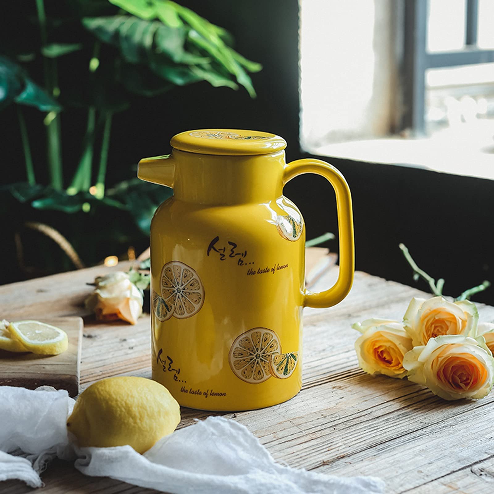 Cruche Pichet en céramique de bouilloire froide jaune 50,7 oz avec poignée de grande capacité Théière for le jus, le thé, la limonade, les boissons chaudes et froides Cruche a Eau