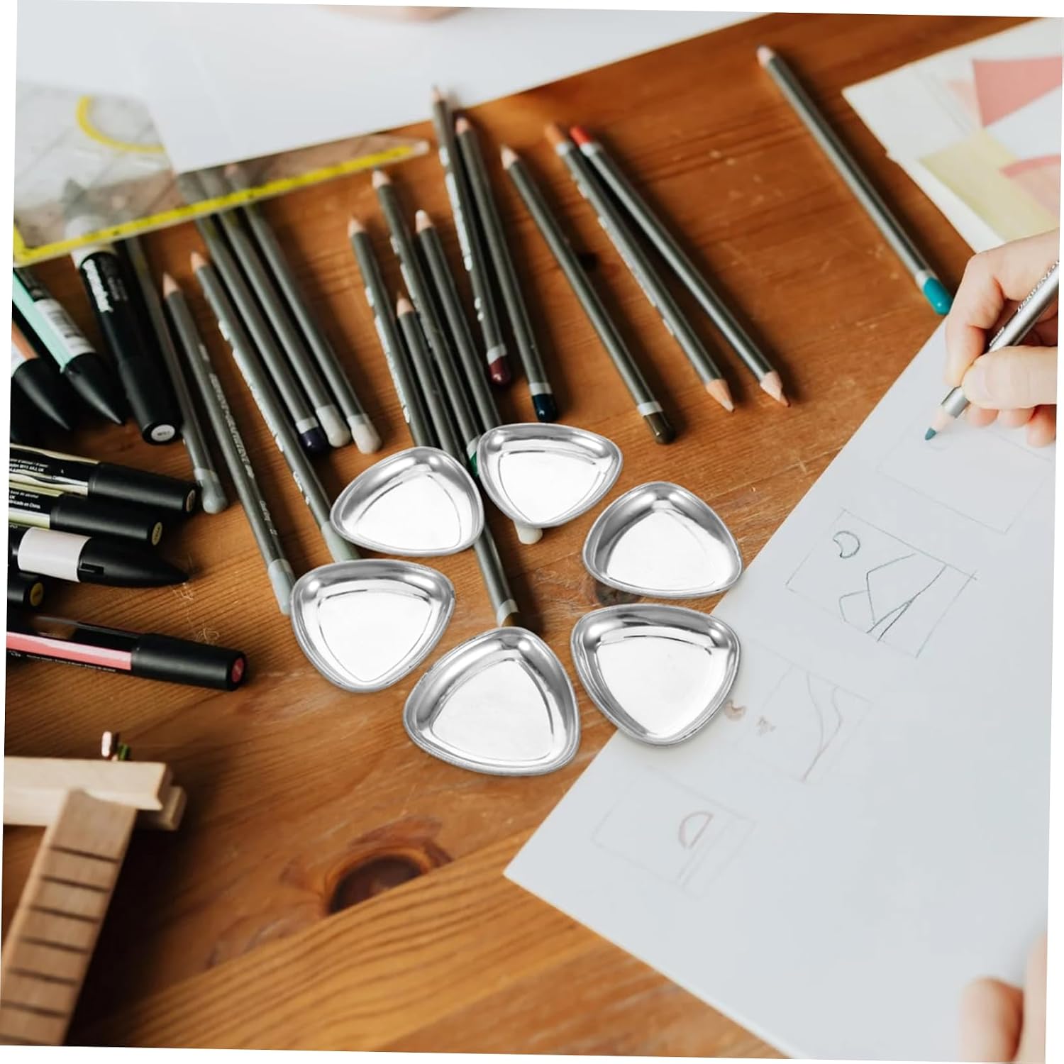 Toddmomy 6pcs Small Round Paint Tray Set for Artists Reusable Metal Palette for Oil and Watercolor Mixing for Anime and Game Model Painting