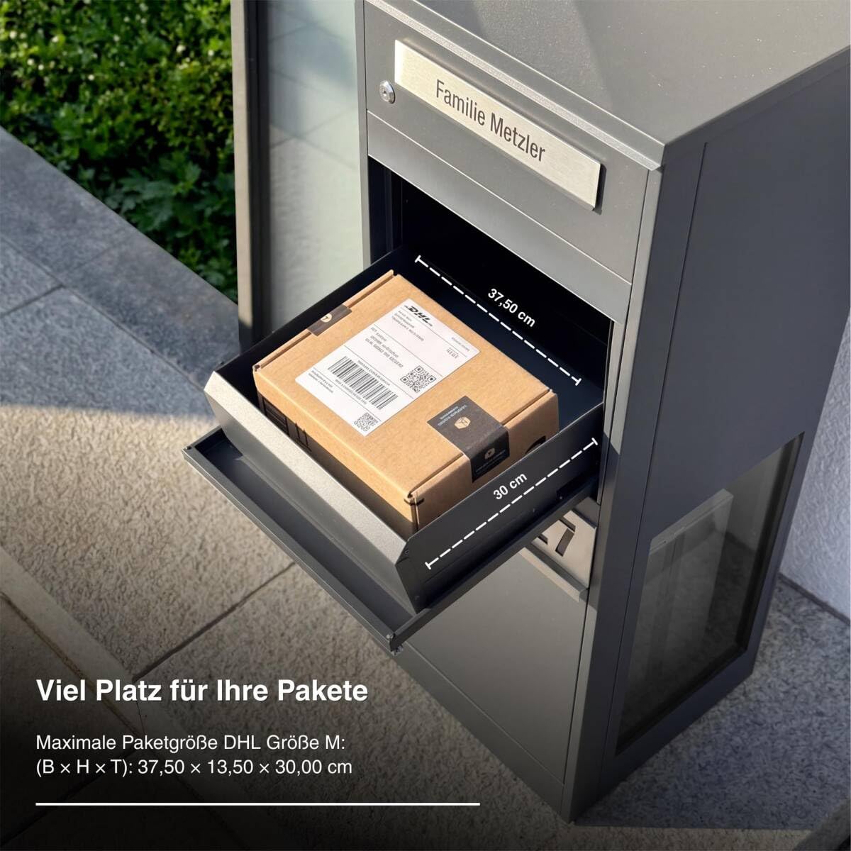 Metzler Paketbox mit Briefkasten | Paketbriefkasten mit LED | seitliche Sichtfenster | Paketkasten personalisiert mit Gravur | RAL 7016 Anthrazit | Bispo 2