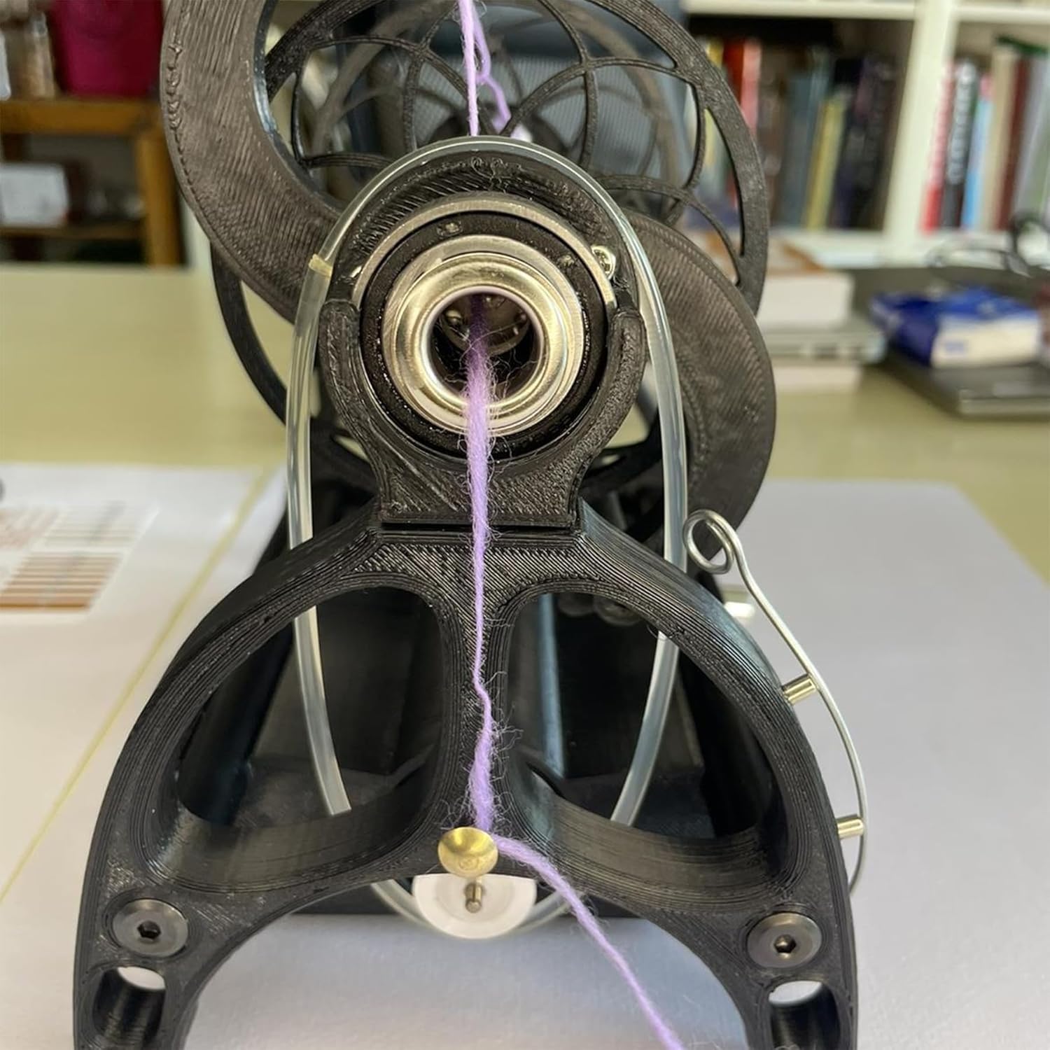 Electric Spinning Wheel Yarn Spinner Kit Dog Hair Wool Spinning Thread Wool Fibre Twisting Yarn Winder with Foot Controller & 3 Bobbins - Forward and Reverse,Green