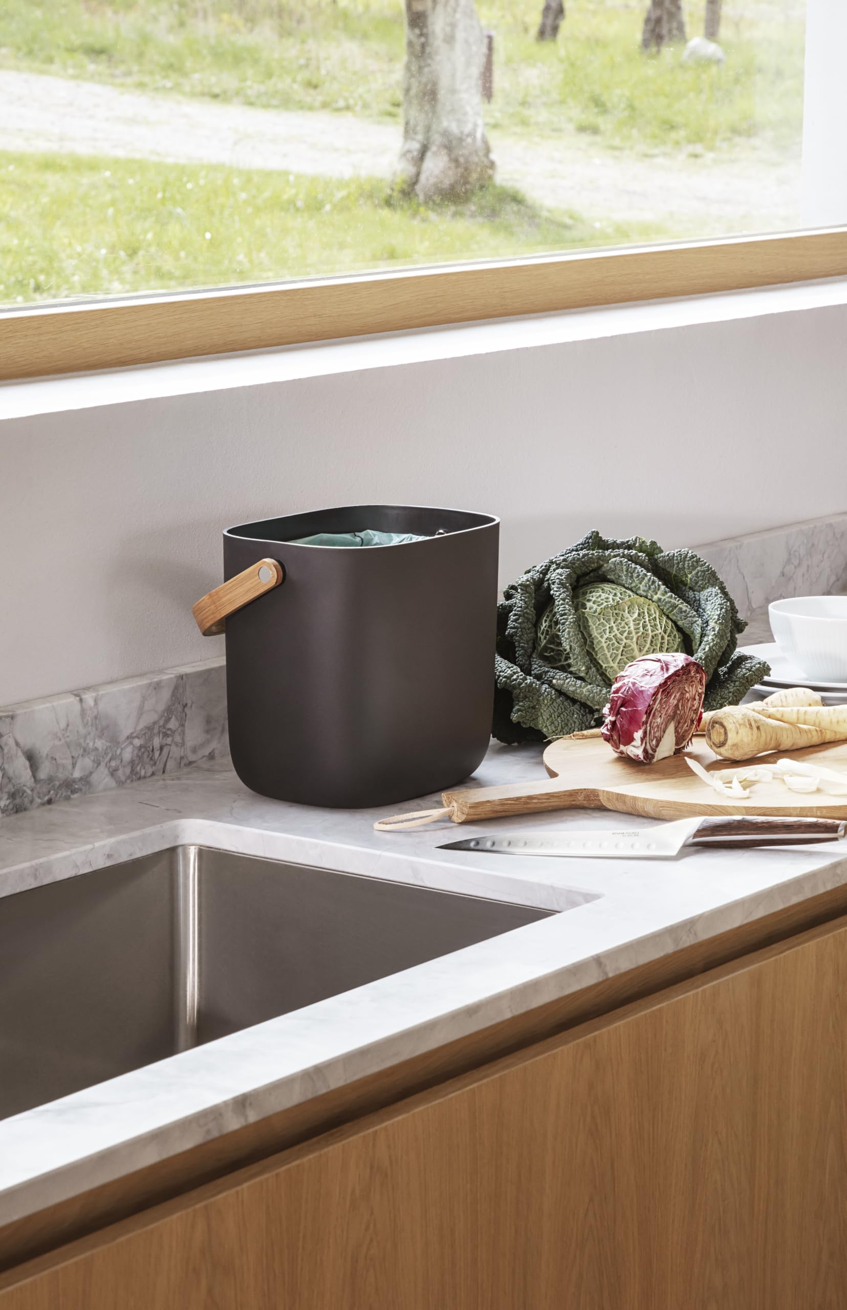 Eva Solo | Reflect - Pattumiera per riciclaggio da 6 l, separa e ricicla in modo efficiente in piccole dimensioni, supporta circolarità e compostaggio, bilanciamento automatico intelligente del