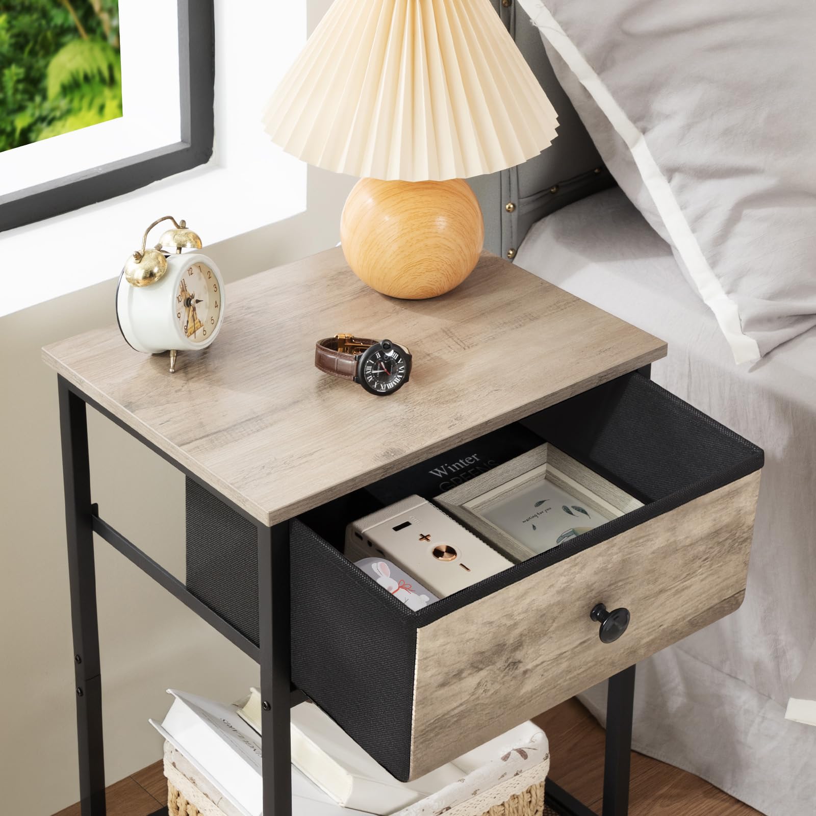 AMHANCIBLE Lot de 2 Tables de Chevet, Tables d'Appoint Industrielles avec Tiroir en Tissu et Étagère de Rangement, Tables de Nuit pour Canapé, Lit Bas, Petit Espace, 30 x 40 x 55 cm Gris HET03SDGY