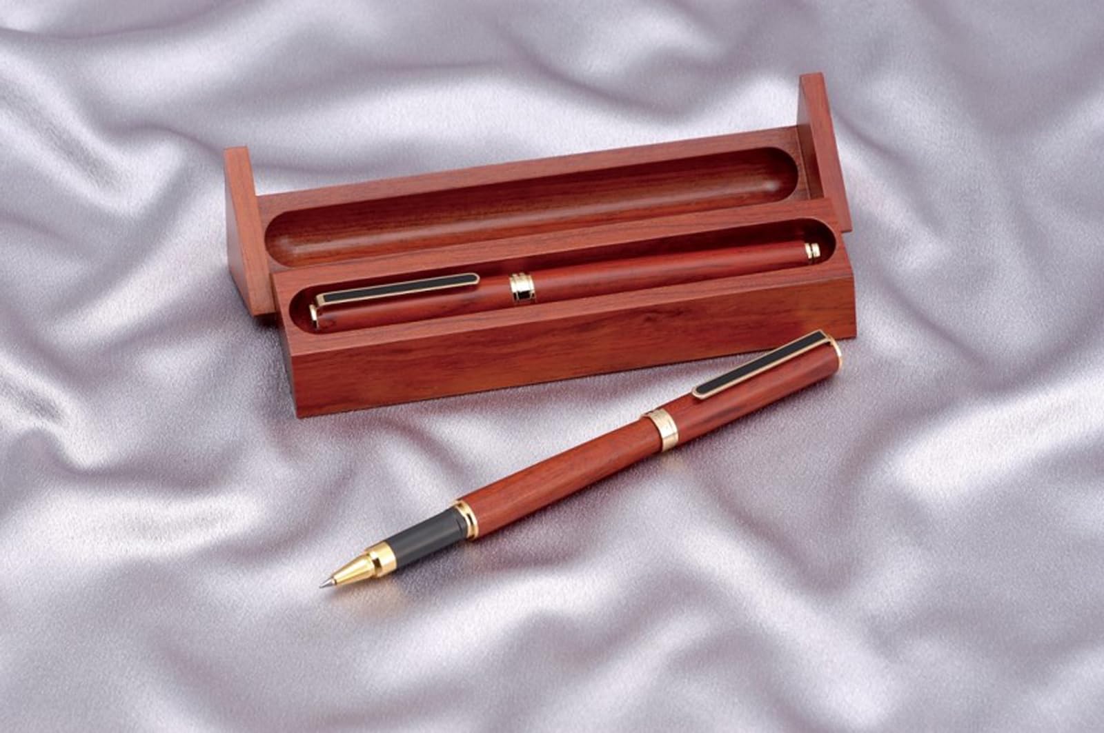 Amazon.co.jp: 京セラ ボールペン 水性 木軸タイプ 天然木製 ケース入