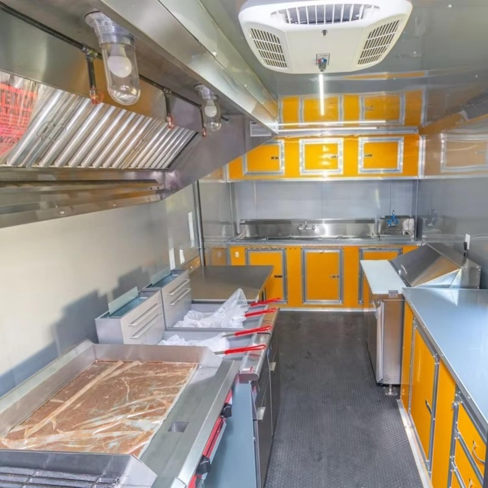 Przyczepa spożywcza Ciężarówka z żywnością W pełni wyposażona Komercyjna Mobilna Kuchnia - do kawy, lodów, hamburgerów. Cechy lodówki, stół warsztatowy ze stali nierdzewnej, niestandardowe przybory