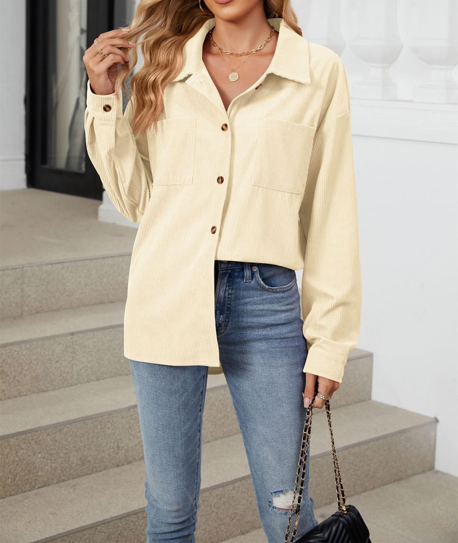 Camicia da donna in velluto a coste button down oversize a maniche lunghe