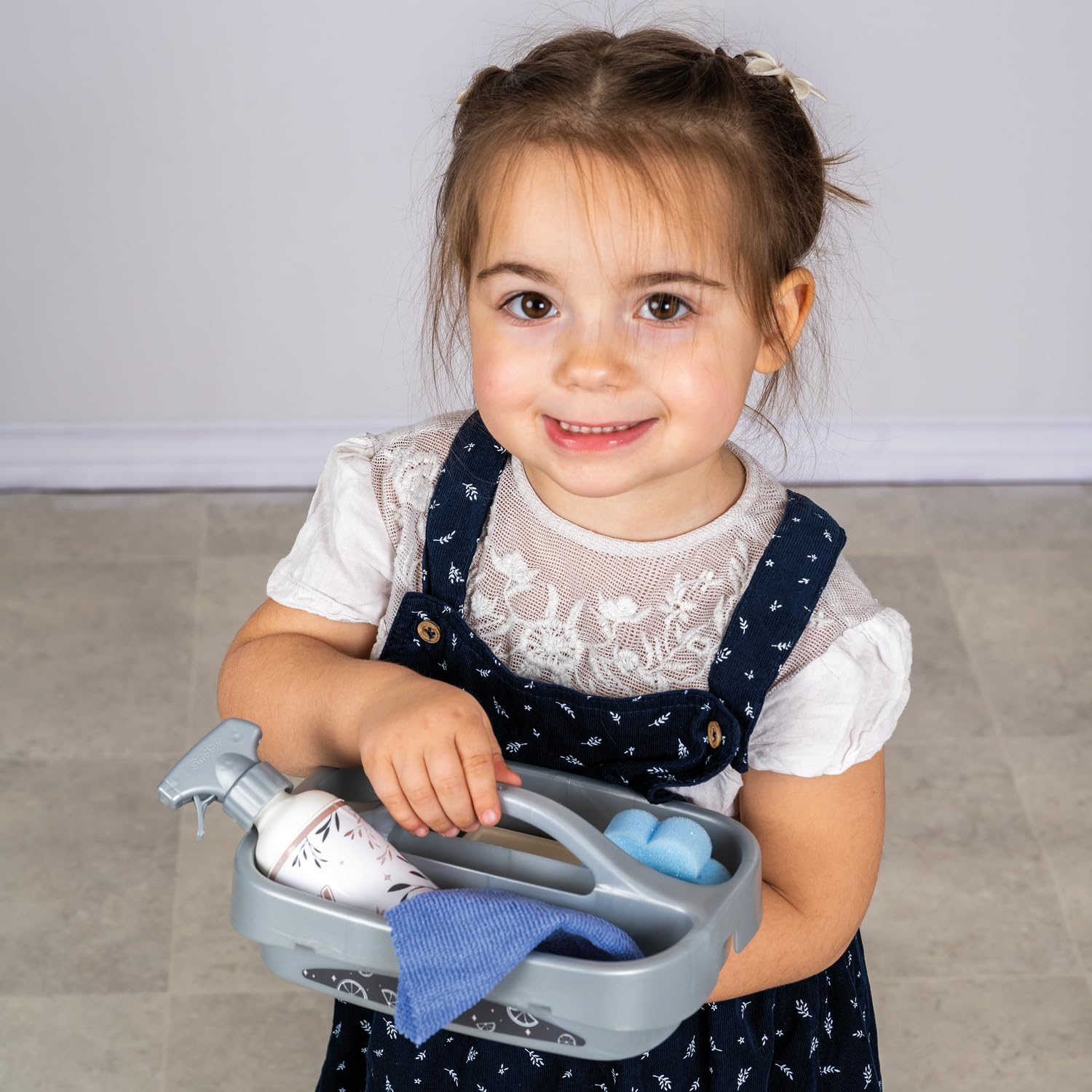 Smoby - Carrello per Le Pulizie Rowenta + aspirapolvere a Bastone - con Suoni realistici - 10 Accessori Inclusi - Ruote multidirezionali - età 3+