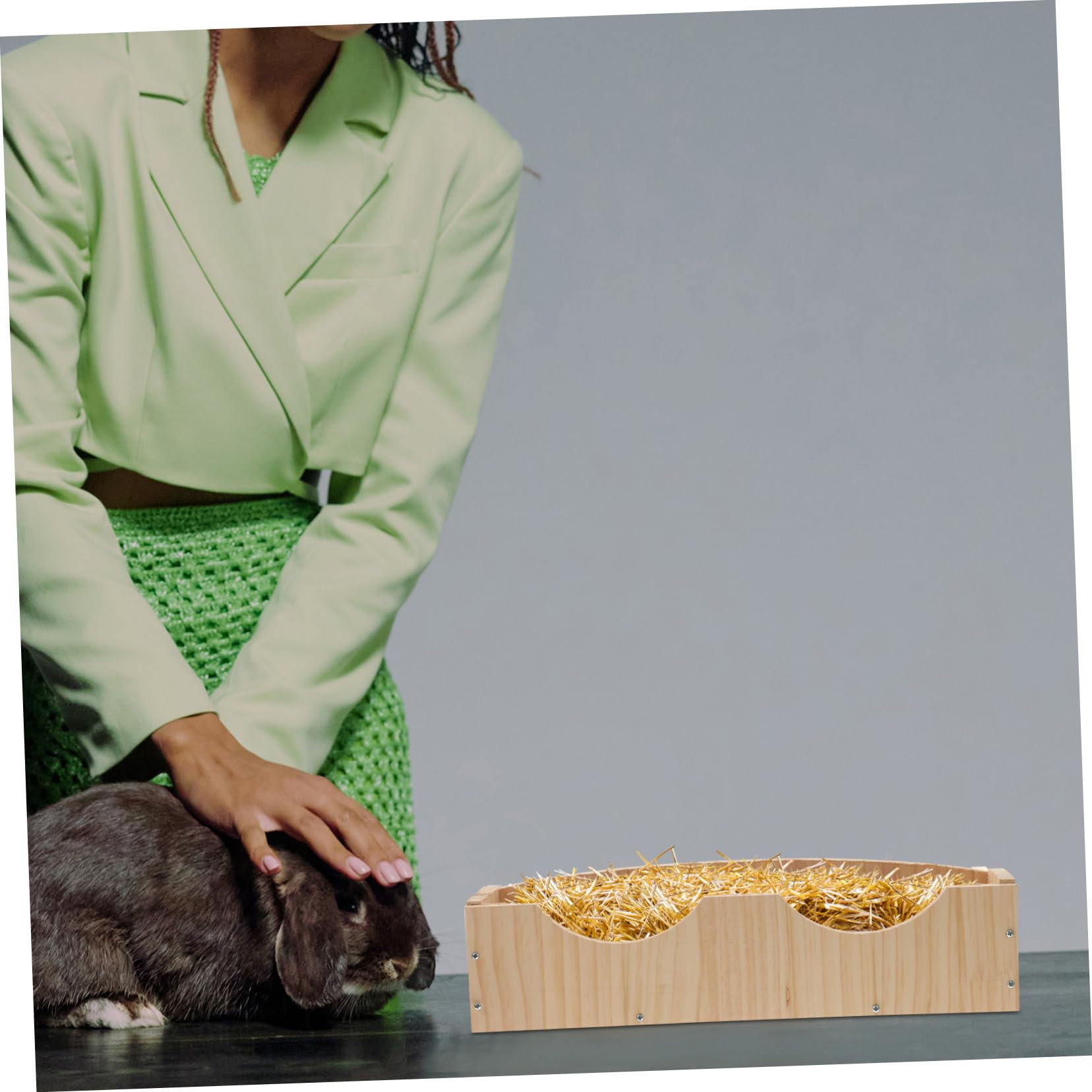 Holz Heuraufe mit Fixator für Meerschweinchen und Hamster Großer Futterspender zum Aufhängen Hält den Käfig Sauber und Ist Langlebig