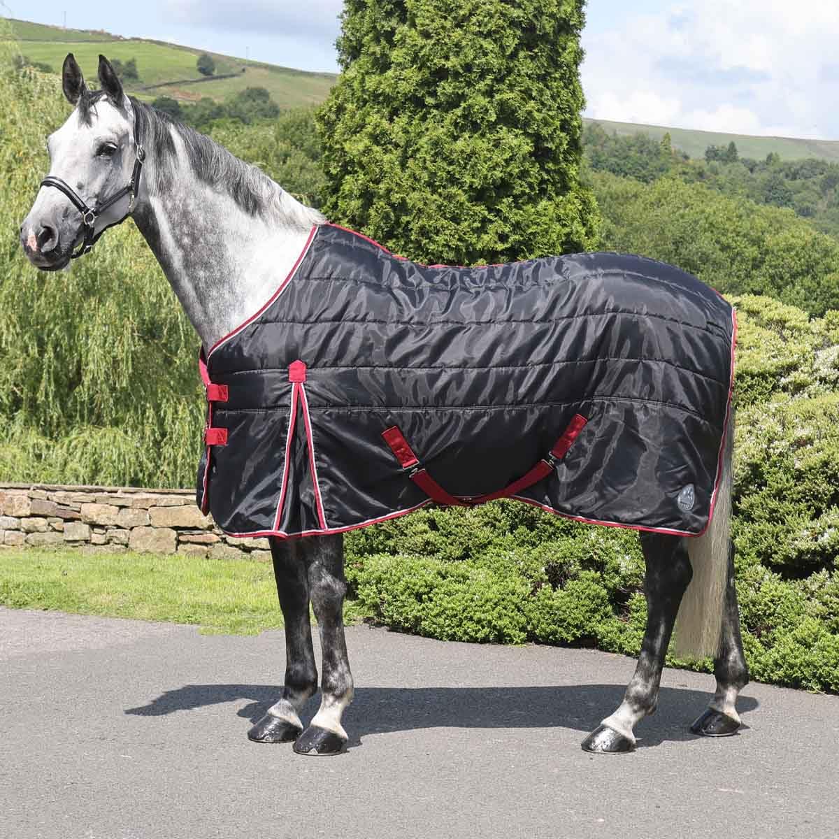 Ventomasta Lightweight Stable Rug: 100g Fill, 400 Denier Outer, Breathable, Durable, Anti-Rub, Quick-Fasten for Freedom in Movement - Black - 7FT