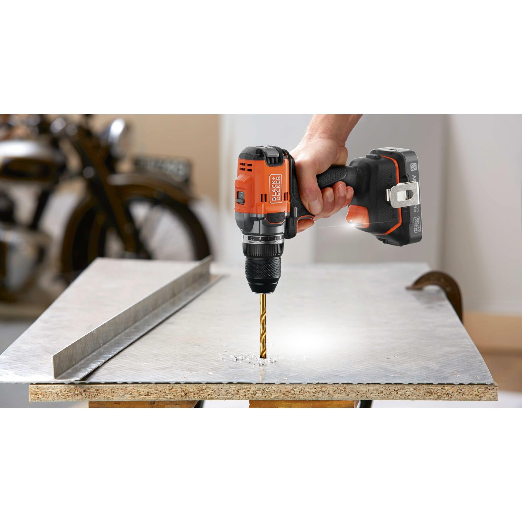 BLACK+DECKER Perceuse-visseuse sans fil et sans balais 18V, couple puissant de 50Nm,mandrin sans clé de 13mm, boîte de vitesse à 2 rapports, lampe de travail LED, sans batterie ni chargeur,BLD682XN-XJ
