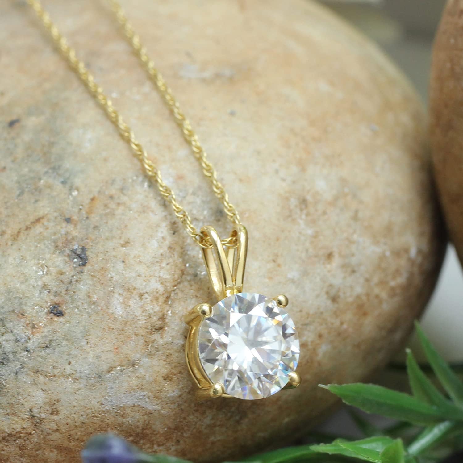 SAVEARTH DIAMONDS 2 1/2 ct. t.w 9MM Round Cut Lab Created Moissanite Diamond Solitaire Pendant Necklace In 14K Gold Over Sterling Silver Jewelry For Women 18" Chain(VVS1 Clarity, 2.50 Cttw)