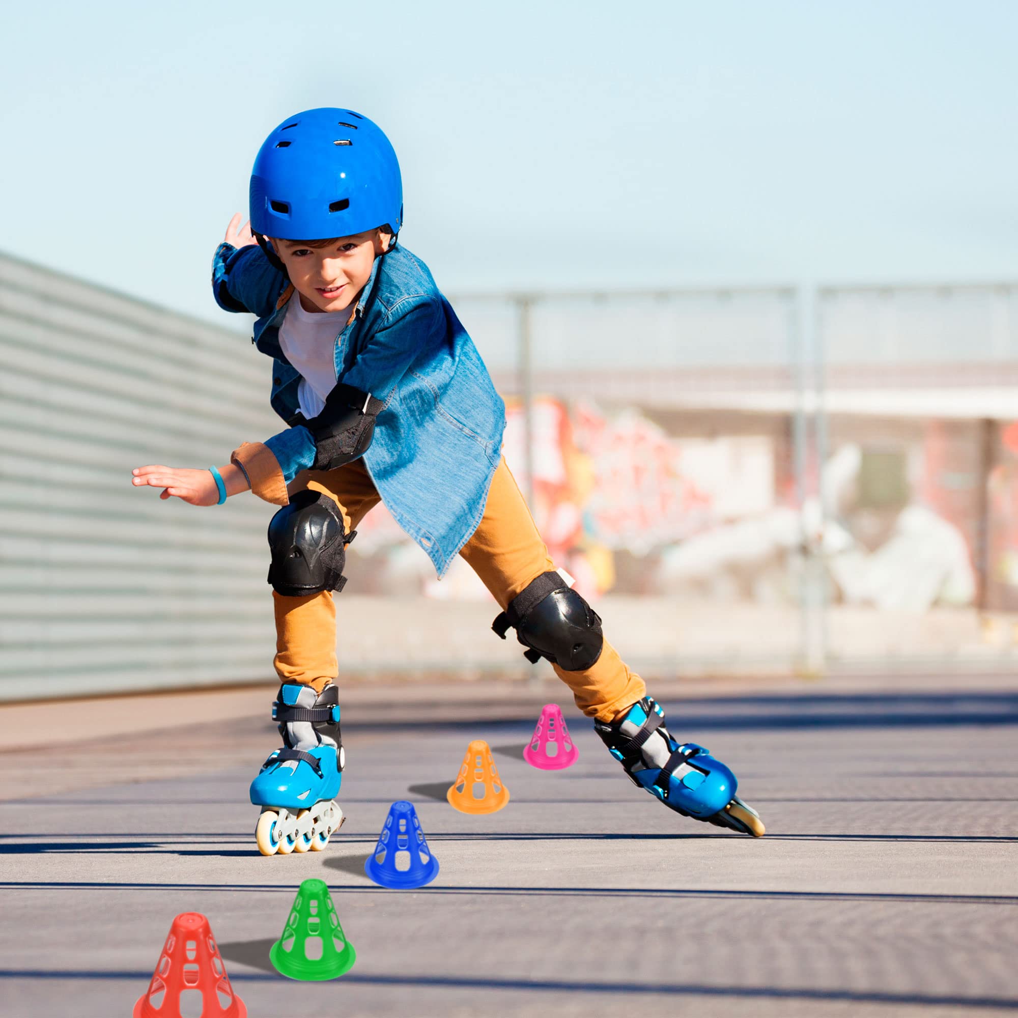 PATIKIL Agilidad Conos, 120 Paquete Deportes Conos Entrenamiento Marcador con Cuadrados Agujeros para Fútbol Roller Patinaje Exterior Actividad, Verde
