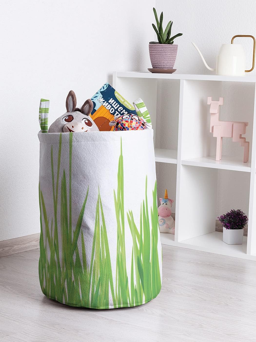 Ambesonne Botanic Laundry Bag, Close Up View of The Grasses Spring Season Fresh Foliage of Plants, Hamper Basket with Handle Drawstring Closure for Laundromats, 13" x 19", White Shamrock Green