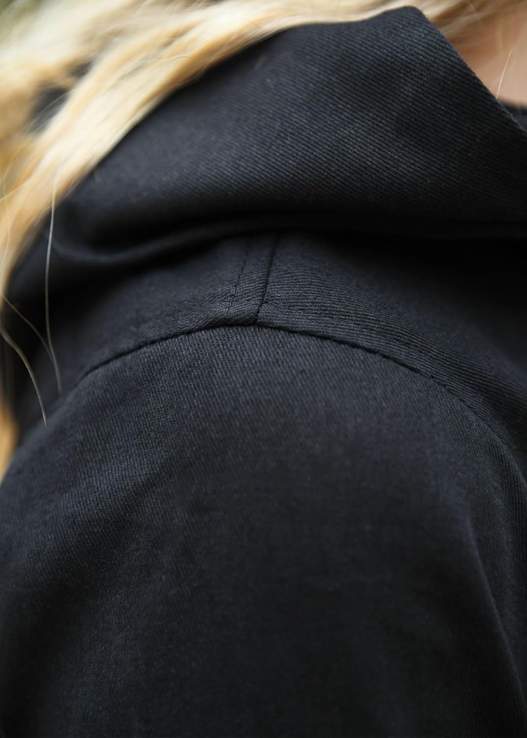 Battle-Merchant Isra Women’s Medieval Hooded Dress – Black Renaissance Gown with Flared Sleeves for LARP & Cosplay - Image 9