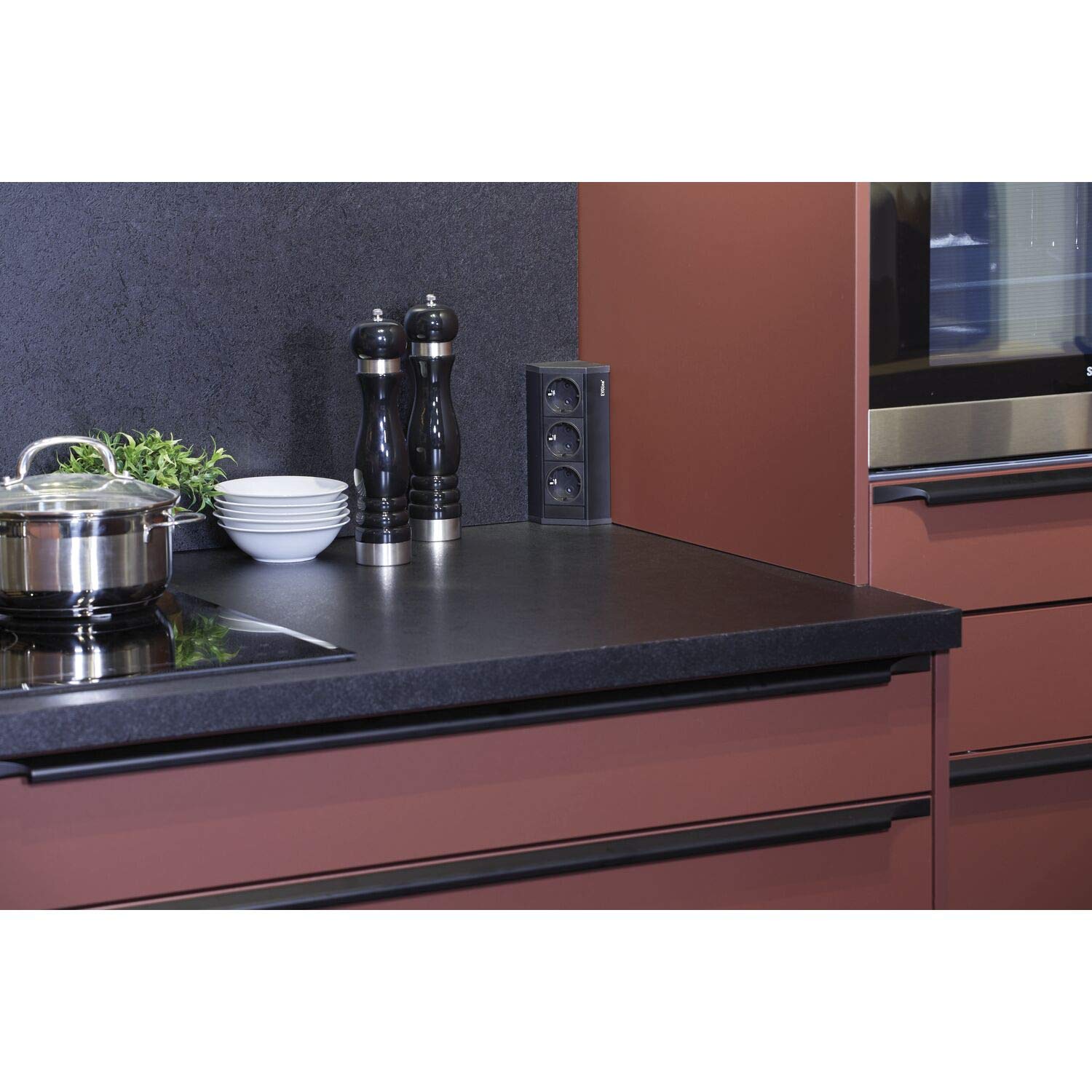 EVOline 159360001100 - Ciabatta con presa a V, 3 prese Schuko, colore: Nero