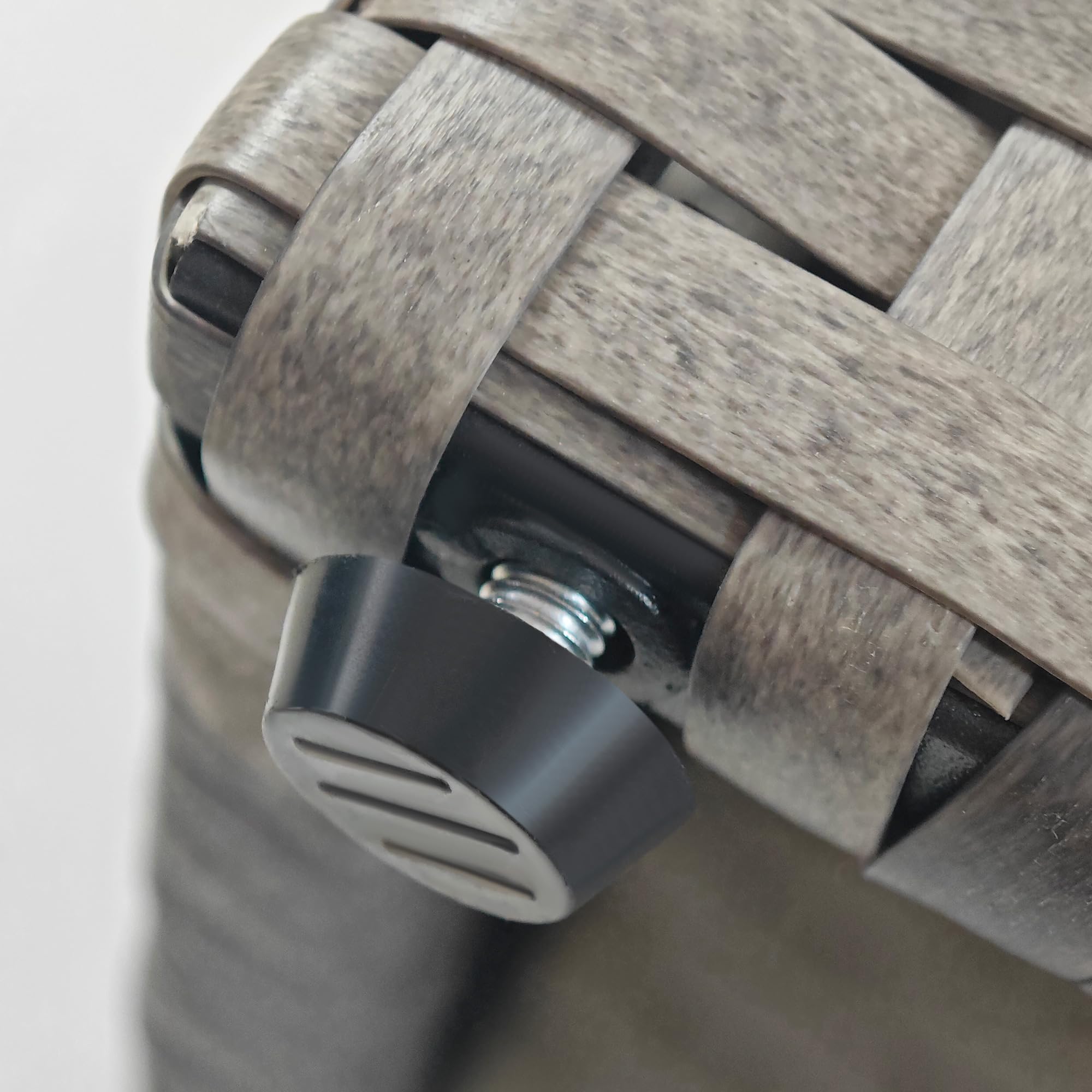 Outsunny Fioriera per Piante con Grigliato per Rampicanti, Aiuola Rialzata con 3 Vasi Interni, Struttura in Acciaio e Rattan PE, 84x30x107cm, Grigio