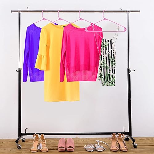 Miniatura 4 de Utopia Home Perchas de plástico, paquete de 30 unidades, colgador de ropa con ganchos, duradero y ahorra espacio, perchas rosas resistentes para