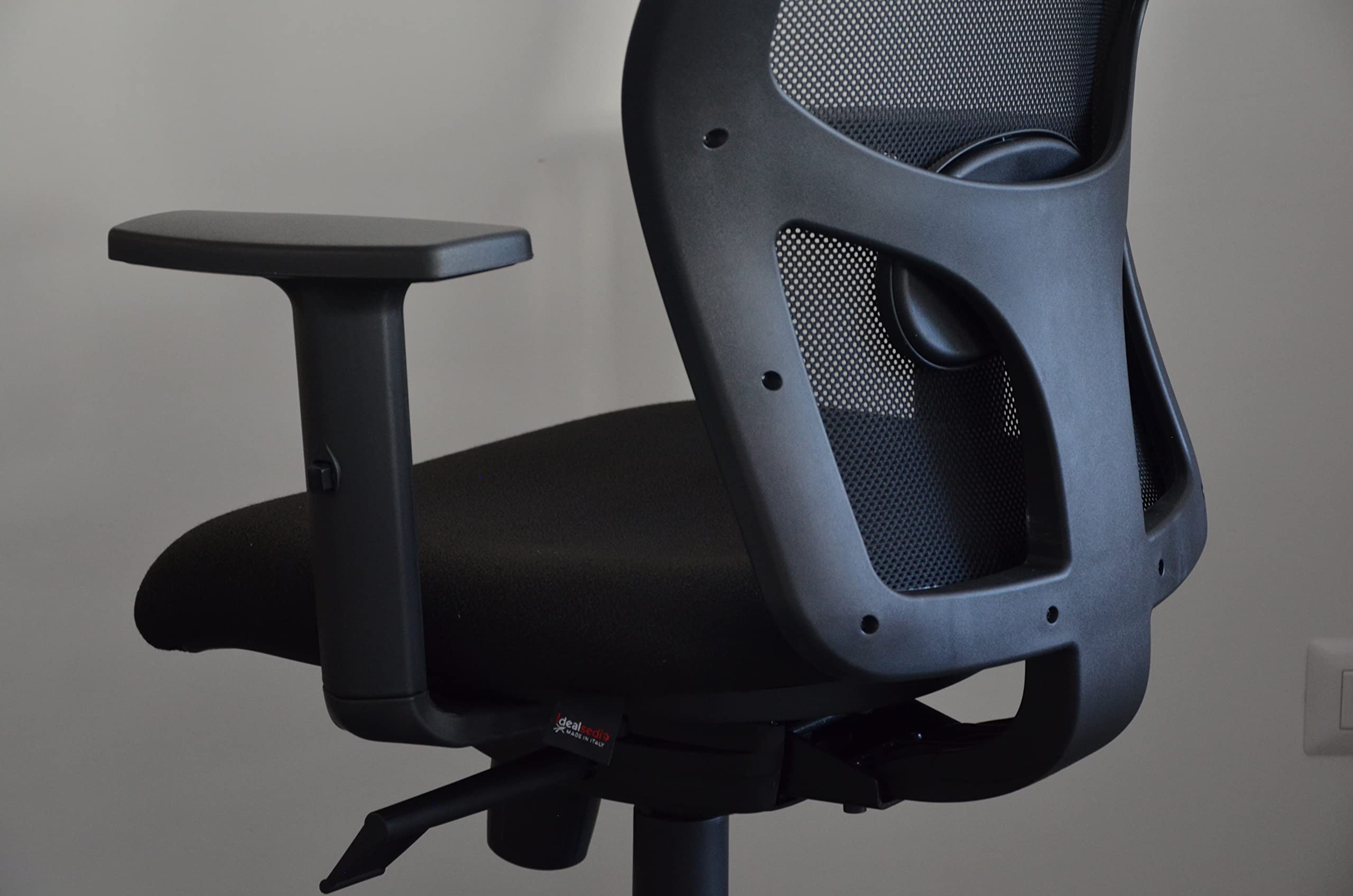 IDEALSEDIE DI GALIZIA MICHELE Sedia da Ufficio, ERGONOMICA, ELEVAZIONE A Gas, MECCANISMO Syncro, BRACCIOLI Regolabili, Ruote PARQUET, Prodotto in Italia, CERTIFICATA