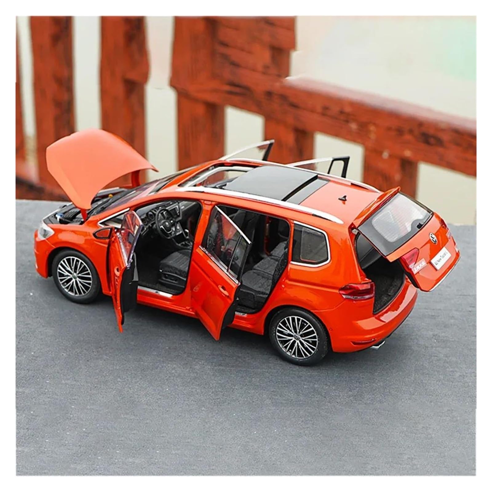 Metallo Scala Replica Collezione di decorazioni per la casa modello auto sportiva pressofusa SAIC VW Touran L in scala 1 18 Hobby Veicoli Giochi Set