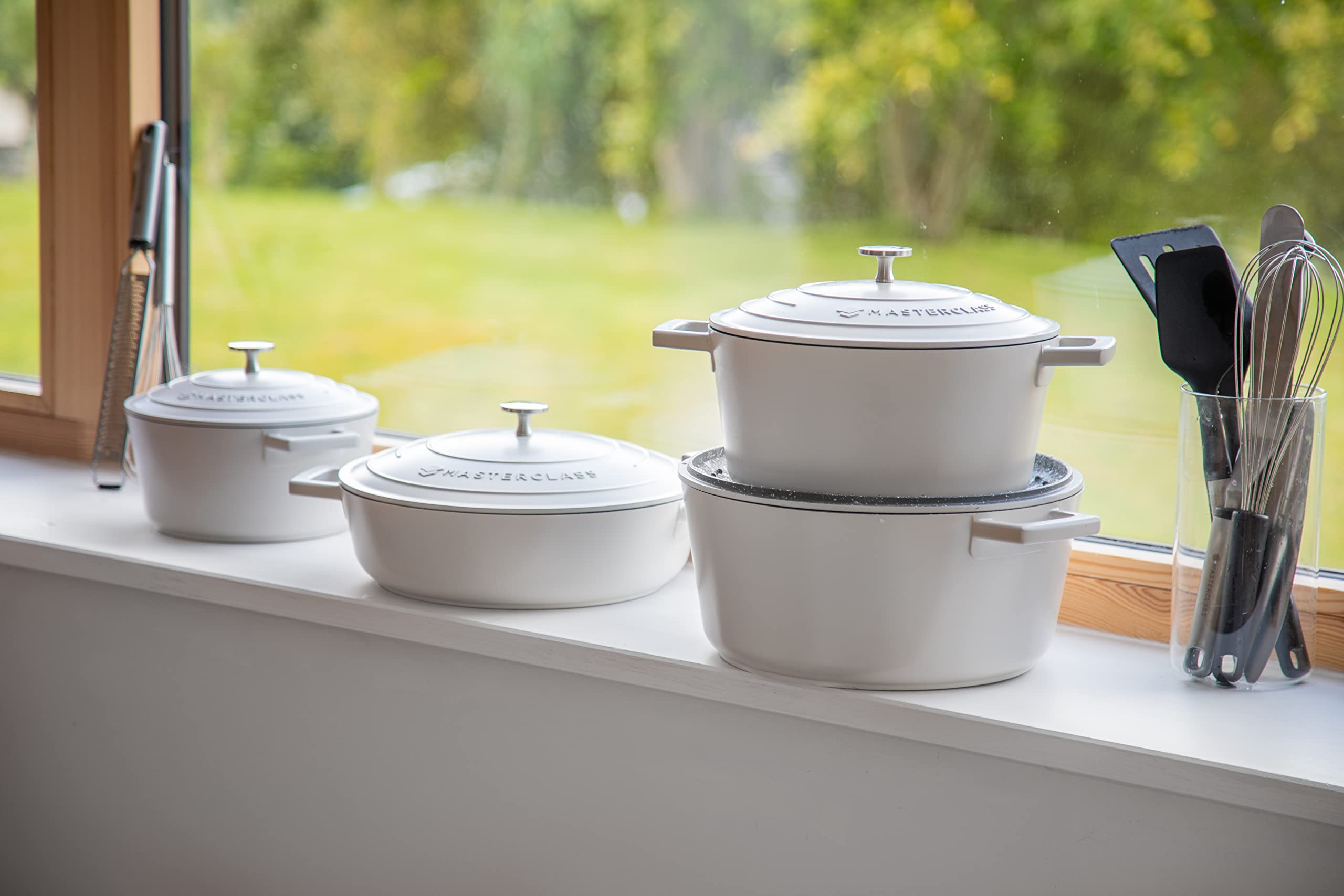 MasterClass Petite cocotte avec couvercle 2,5L/20 cm, en fonte d'aluminium légère, adaptée à la plaque à induction et au four, crème