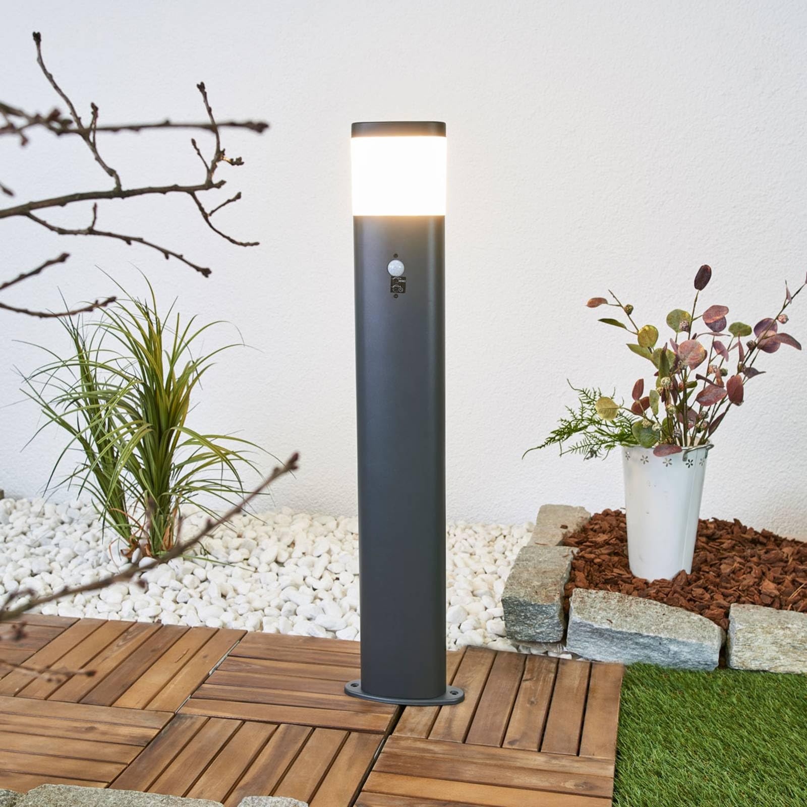 Lindby LED Wegeleuchte/Pollerleuchte mit Bewegungsmelder, Höhe 80 cm Wegelampe spritzwassergeschützt IP44 8,1W Außenleuchte
