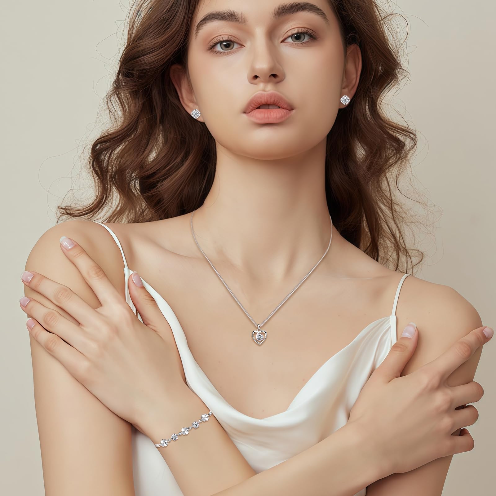 Juego de joyas de plata para mujer, pendientes de tuerca de plata de ley 925, collar y pulsera con circonita cúbica 5A, colgante de corazón, juego de joyas de trébol, regalo para Navidad,