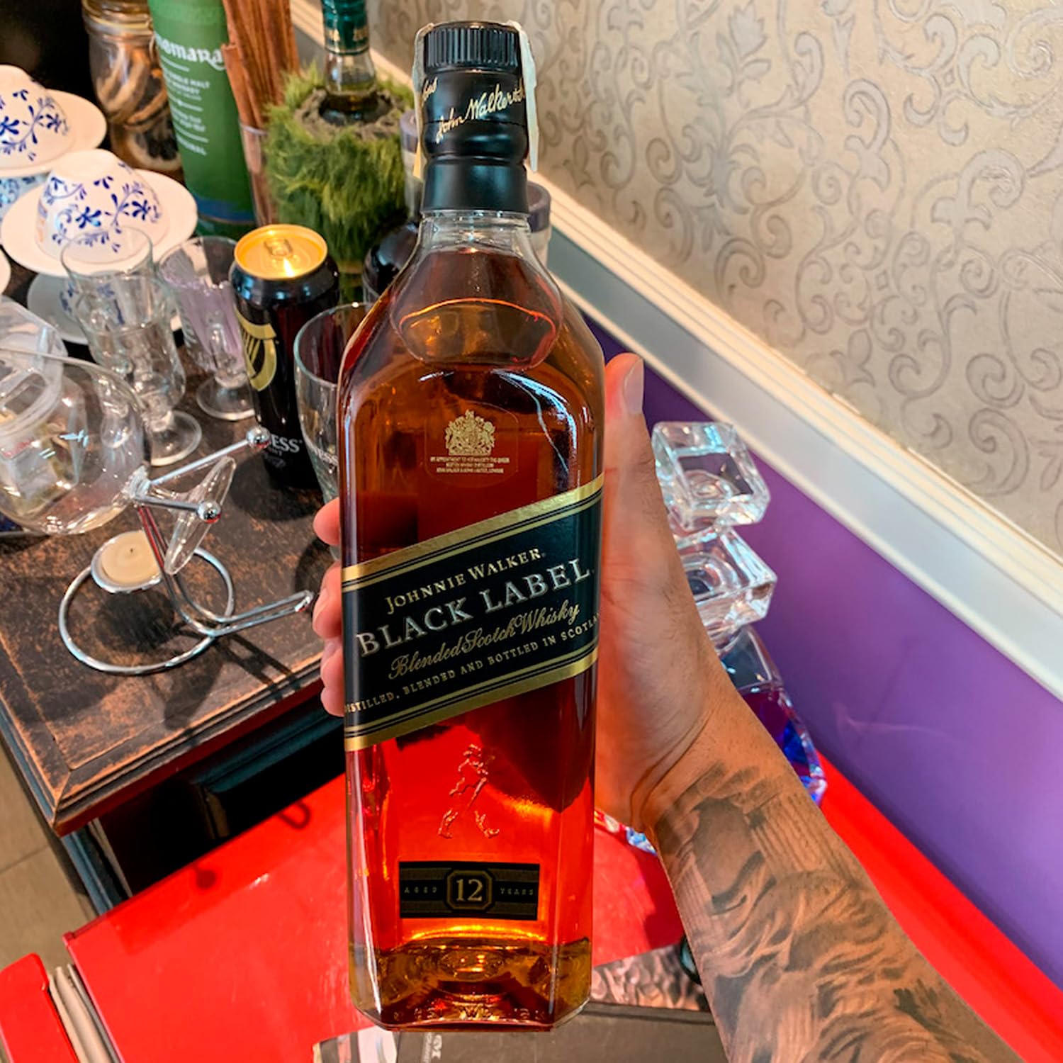 Whisky Edição Limitada Johnnie Walker Black Label 1L | Amazon.com.br