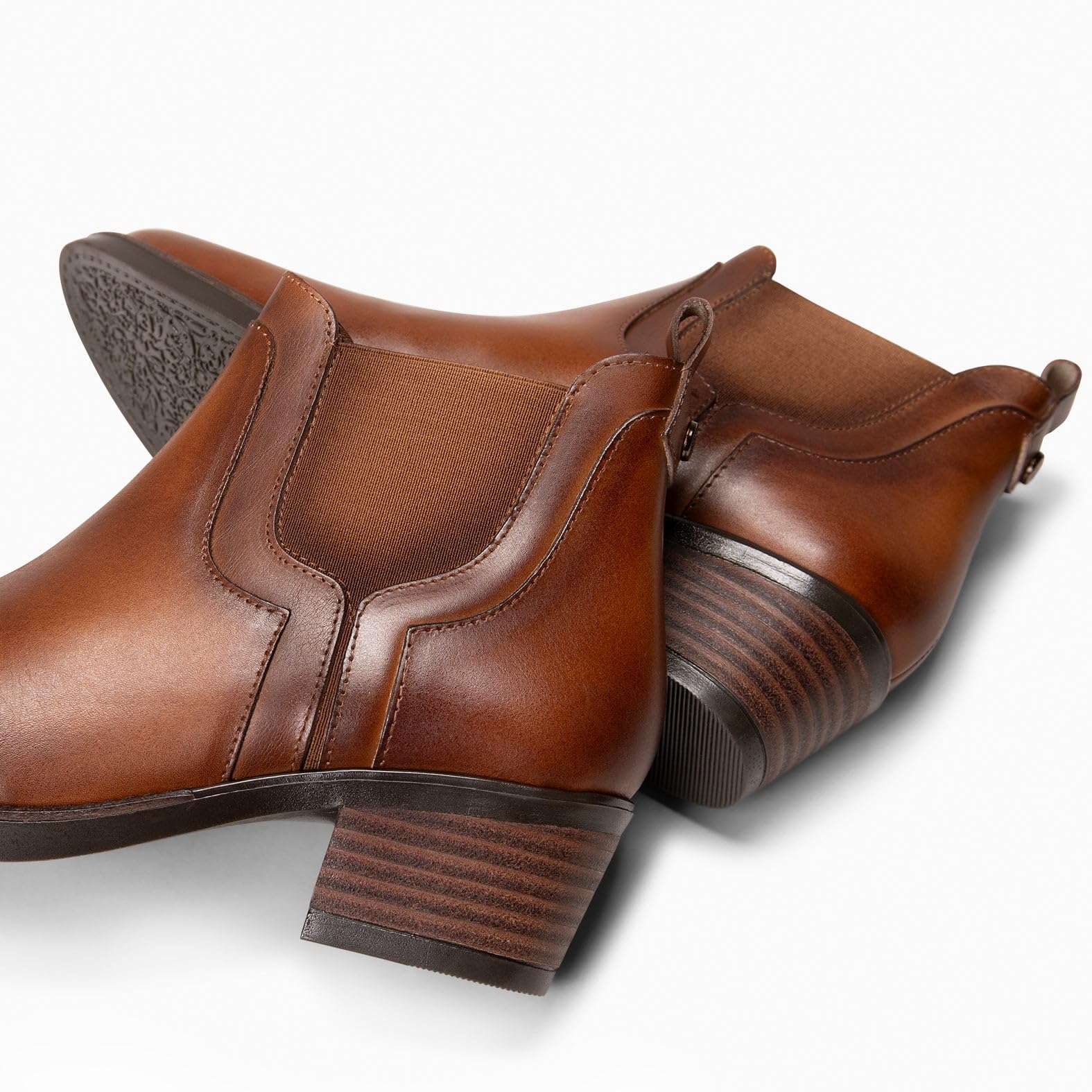 miMaO. Botines de tacón bajo para mujer en piel estilo campero. Calzado fabricado en España