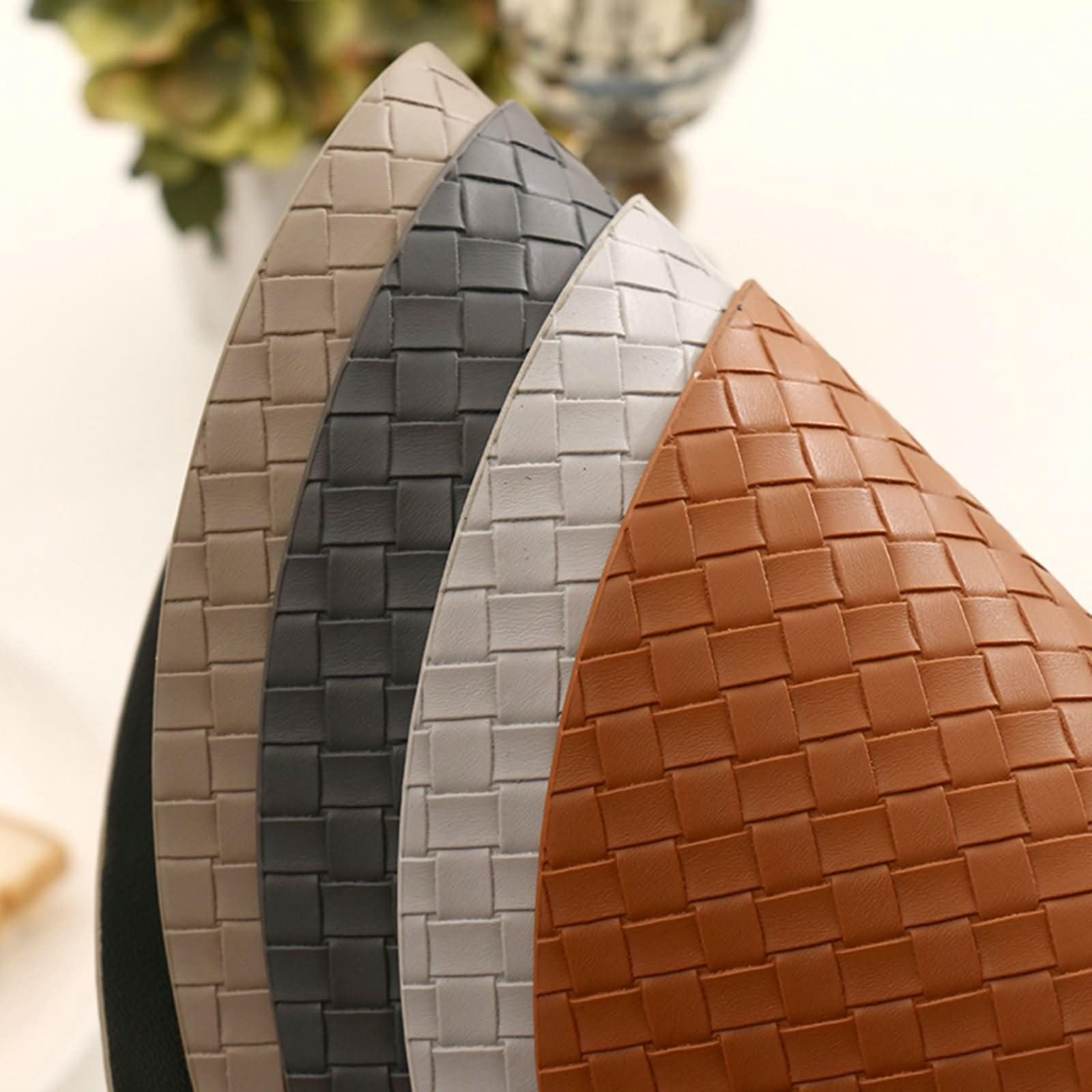 Manteles Individuales 8 PCS, 33 x 38 CM Individuales Cuero Gris Oscuro, Semicírculo con Color Sólido